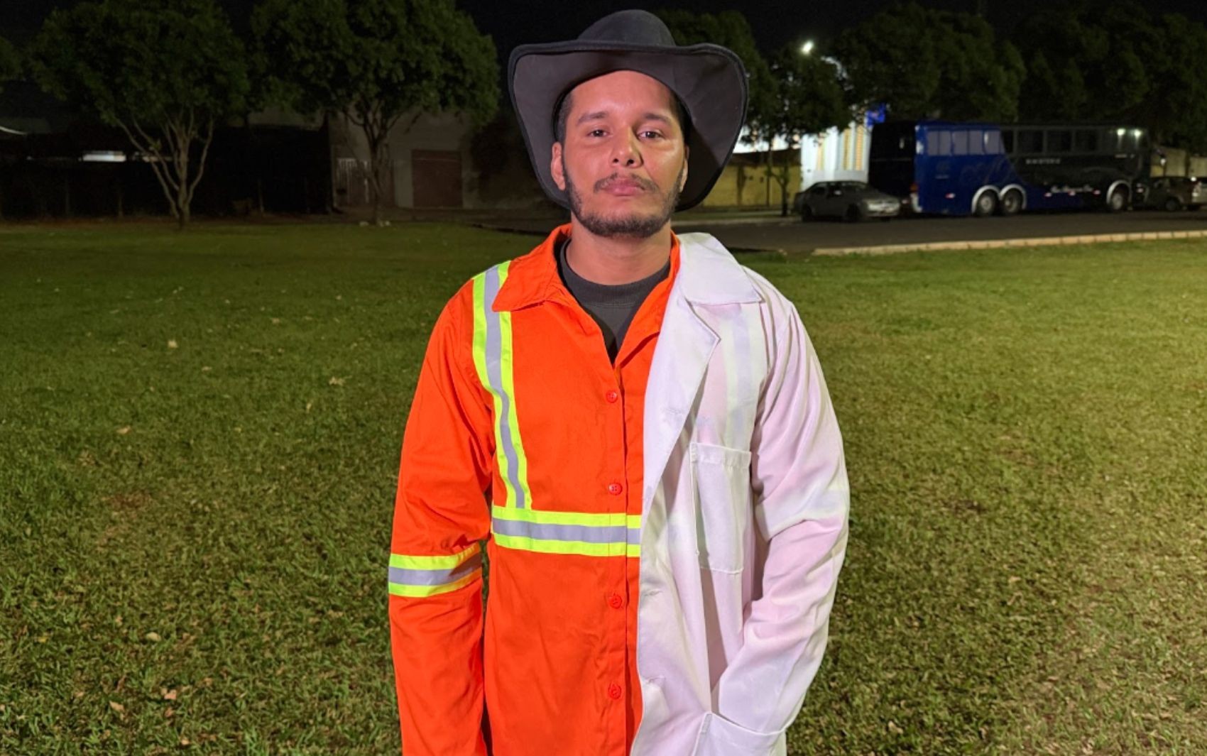 Gari que emocionou com ensaio de fotos ao se formar em enfermagem conciliava trabalho e estudo: 'Não é vergonha varrer rua'