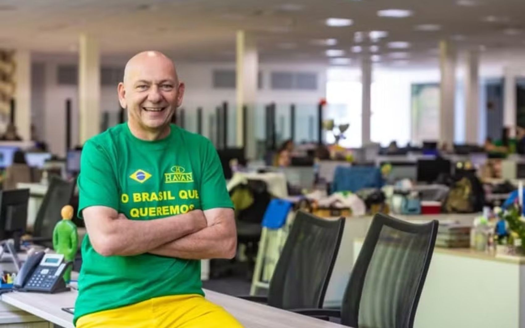 Justiça proíbe manifestações políticas de Luciano Hang em unidades da Havan
