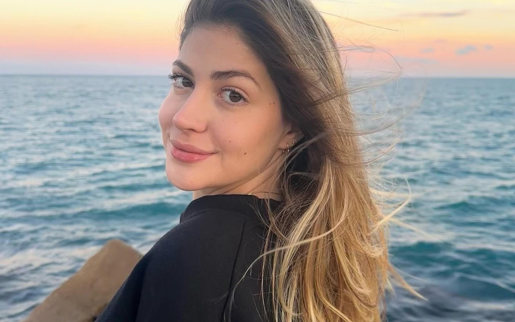 Compositora de músicas de famosos como Gusttavo Lima faz homenagem a filha de radialista que morreu de leucemia aos 23 anos