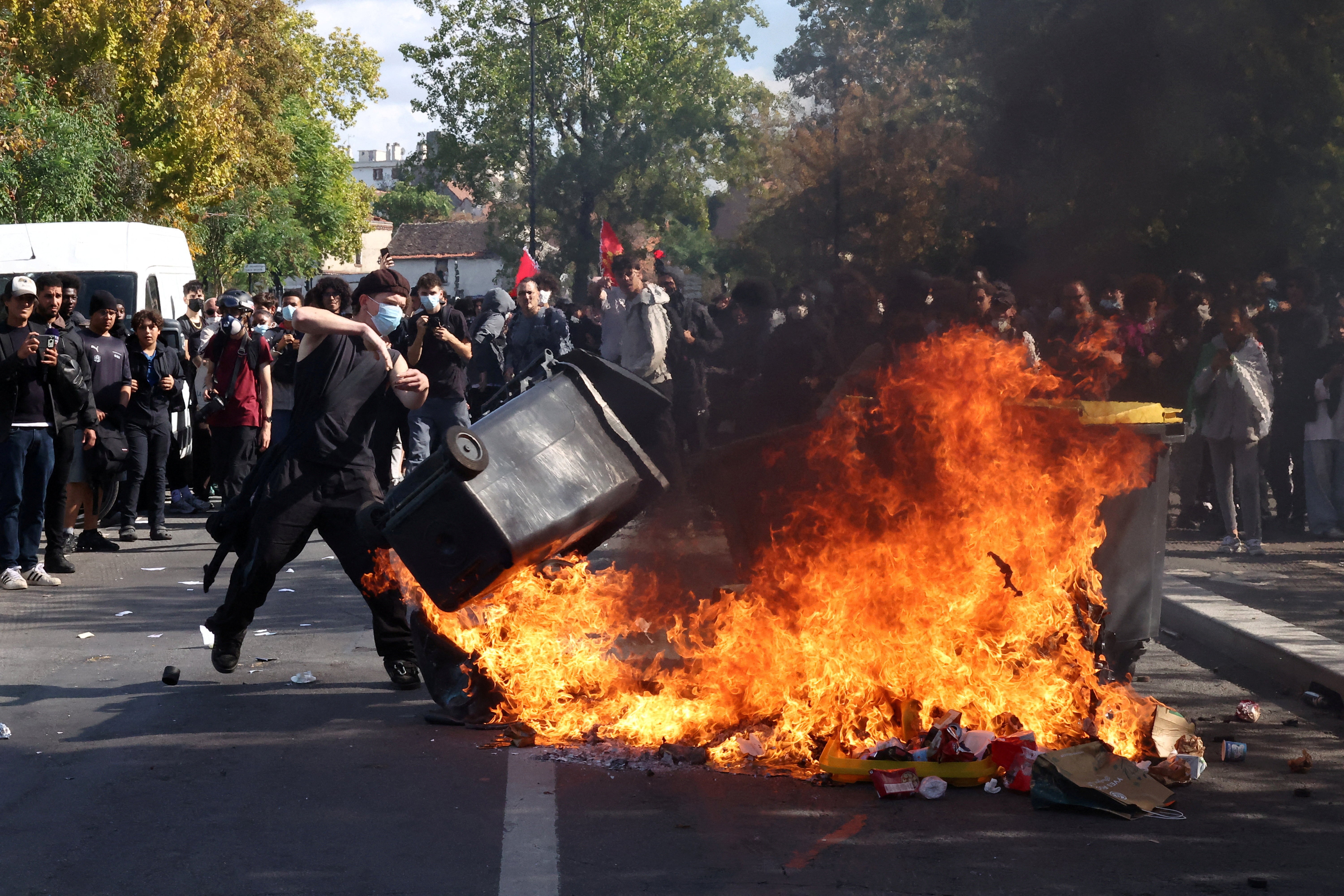 Centenas de escolas estão fechadas na França após protestos estudantis