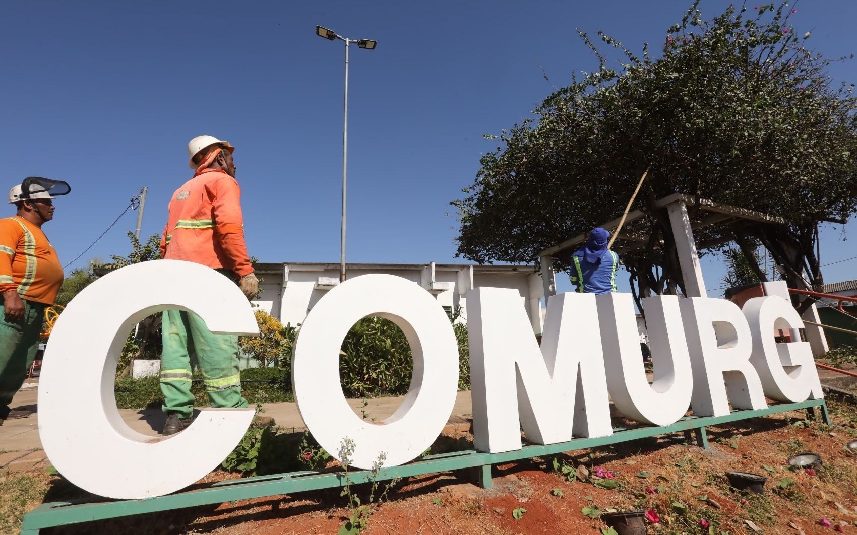 Comurg abre processo seletivo com salários de até R$ 15 mil