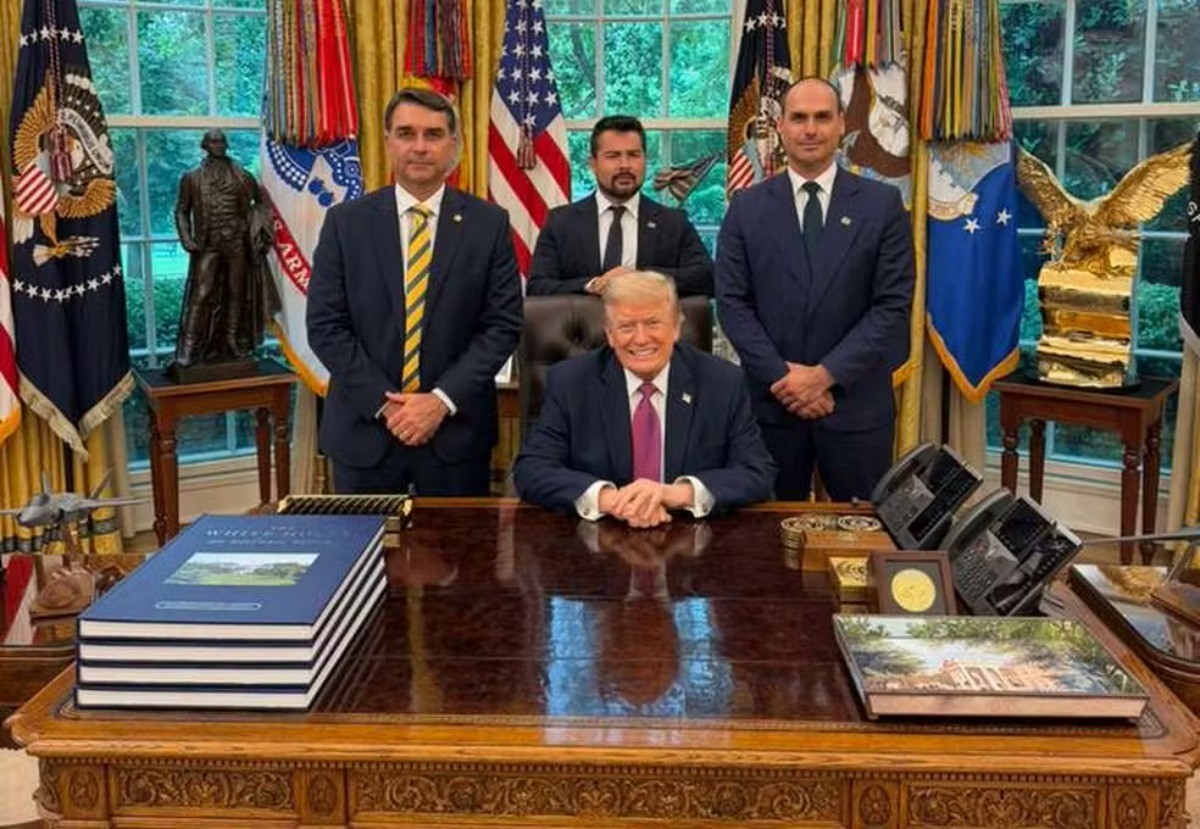 Trump expande influência na América do Sul com 8 presidentes alinhados a ele; Flávio Bolsonaro pode se tornar o 9º