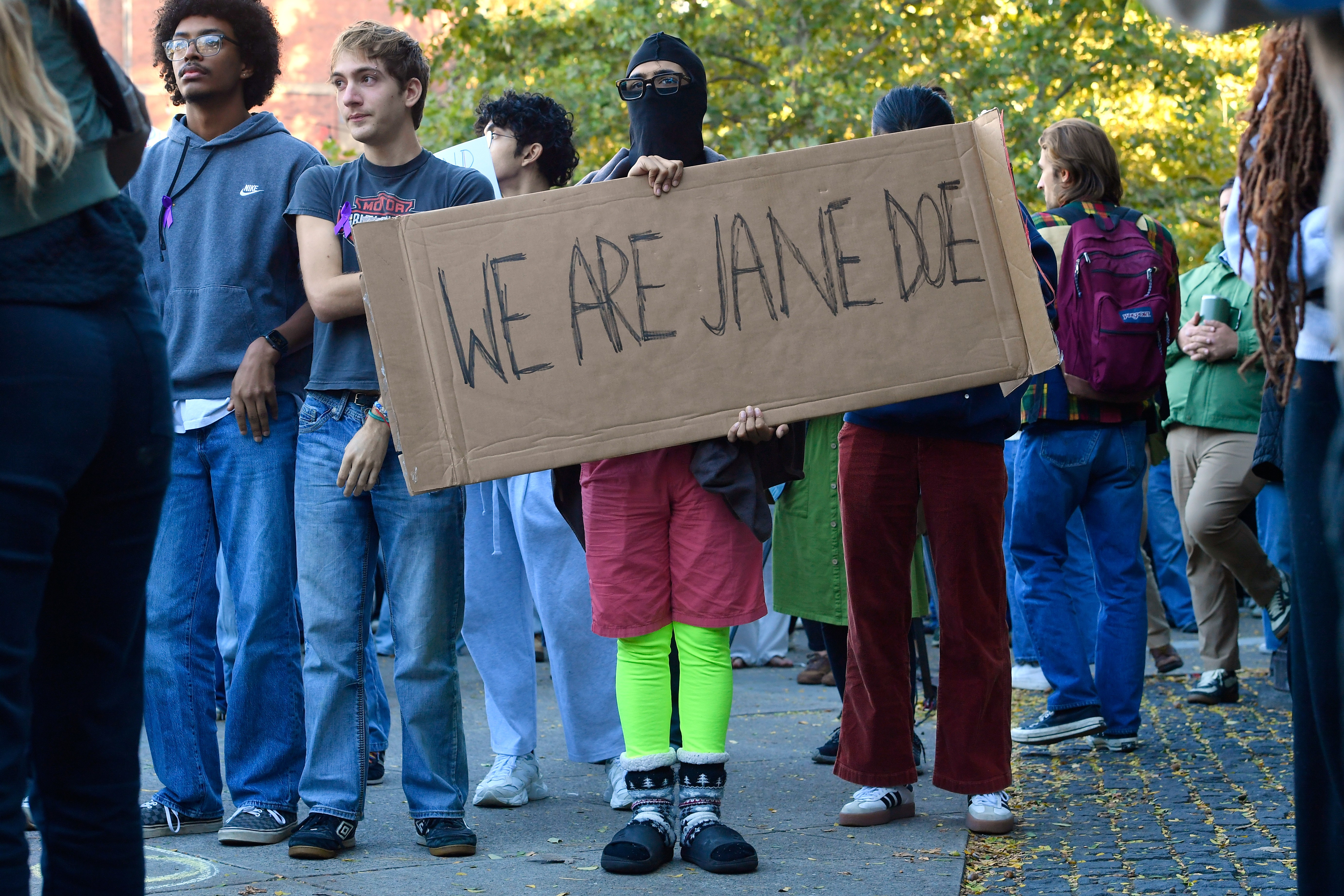 'I am Jane Doe': onda de apoio toma redes após denúncia de estupro coletivo em universidade dos EUA