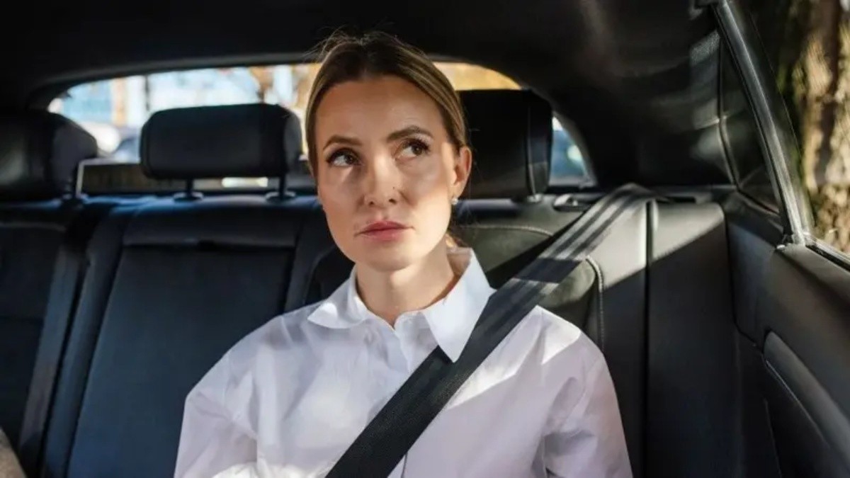 Carros elétricos dão mais enjoo? O que pode explicar o mal-estar de alguns passageiros