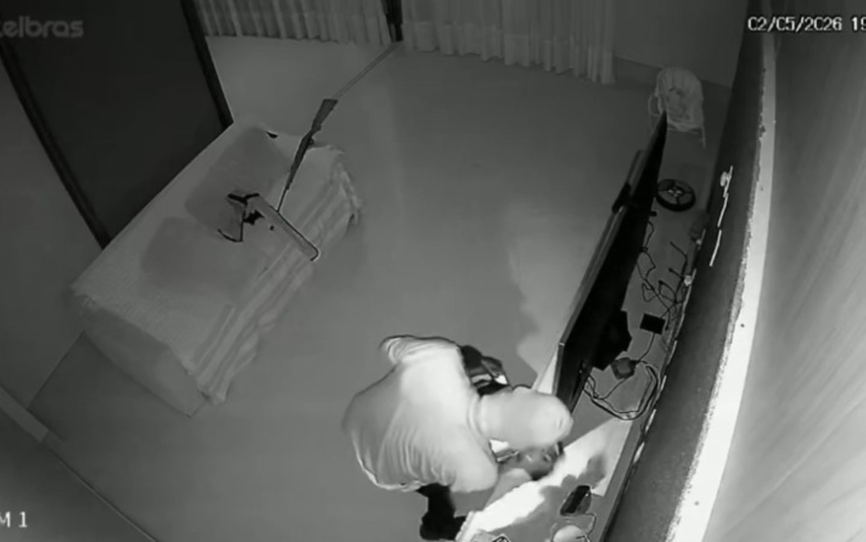 Operação prende suspeito de furtar mais de R$ 1 milhão em residências; vídeo mostra crimes