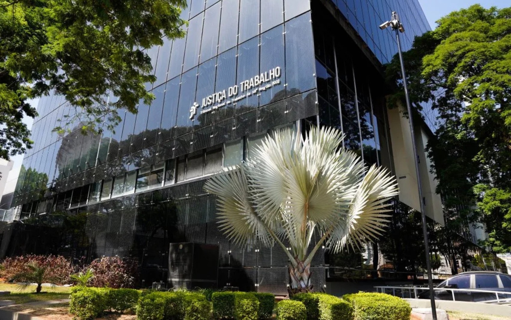 Vigilante que recusou chácara de R$ 2,68 milhões como garantia de dívida trabalhista iniciou ação pedindo pagamento de horas extras