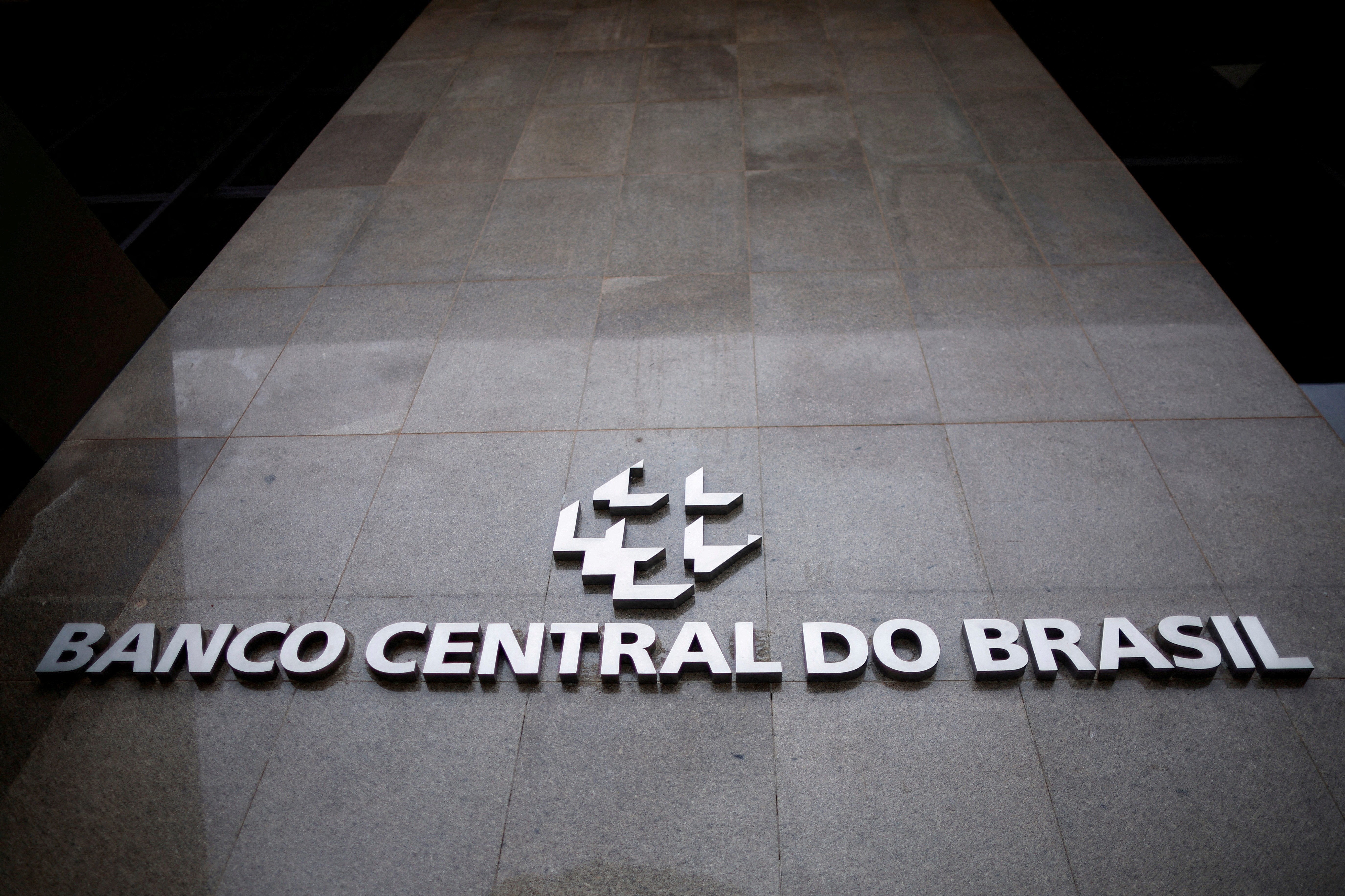BC passa a exigir autorização prévia para oferecer crédito a clientes com risco de endividamento
