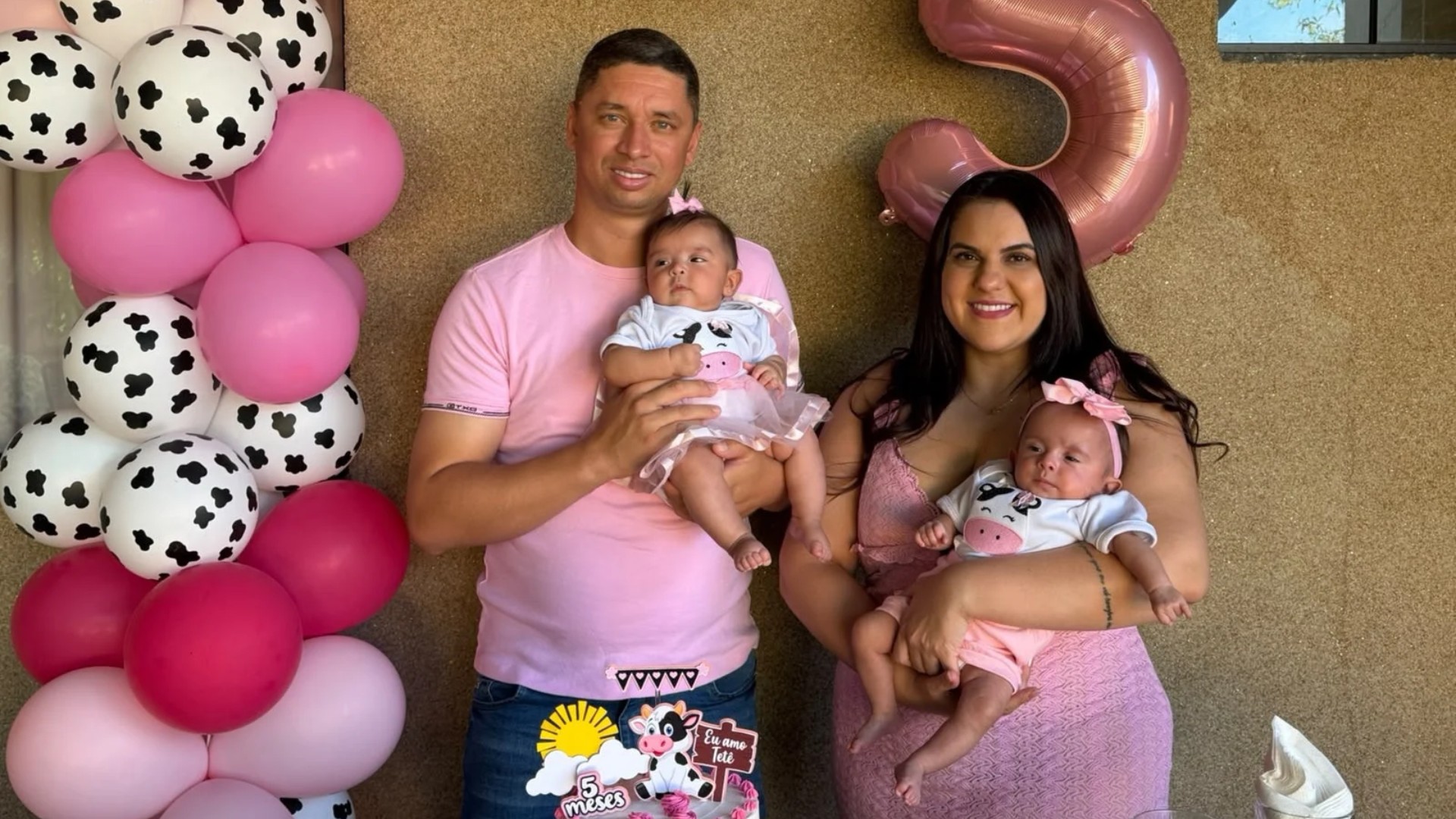 Após perder cinco bebês, mãe se emociona ao ter gêmeas: 'Sempre tive o sonho'