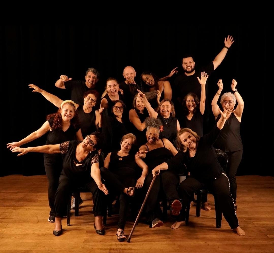 Grupo de teatro com artistas acima dos 45 anos apresenta comédia clássica no Basileu França
