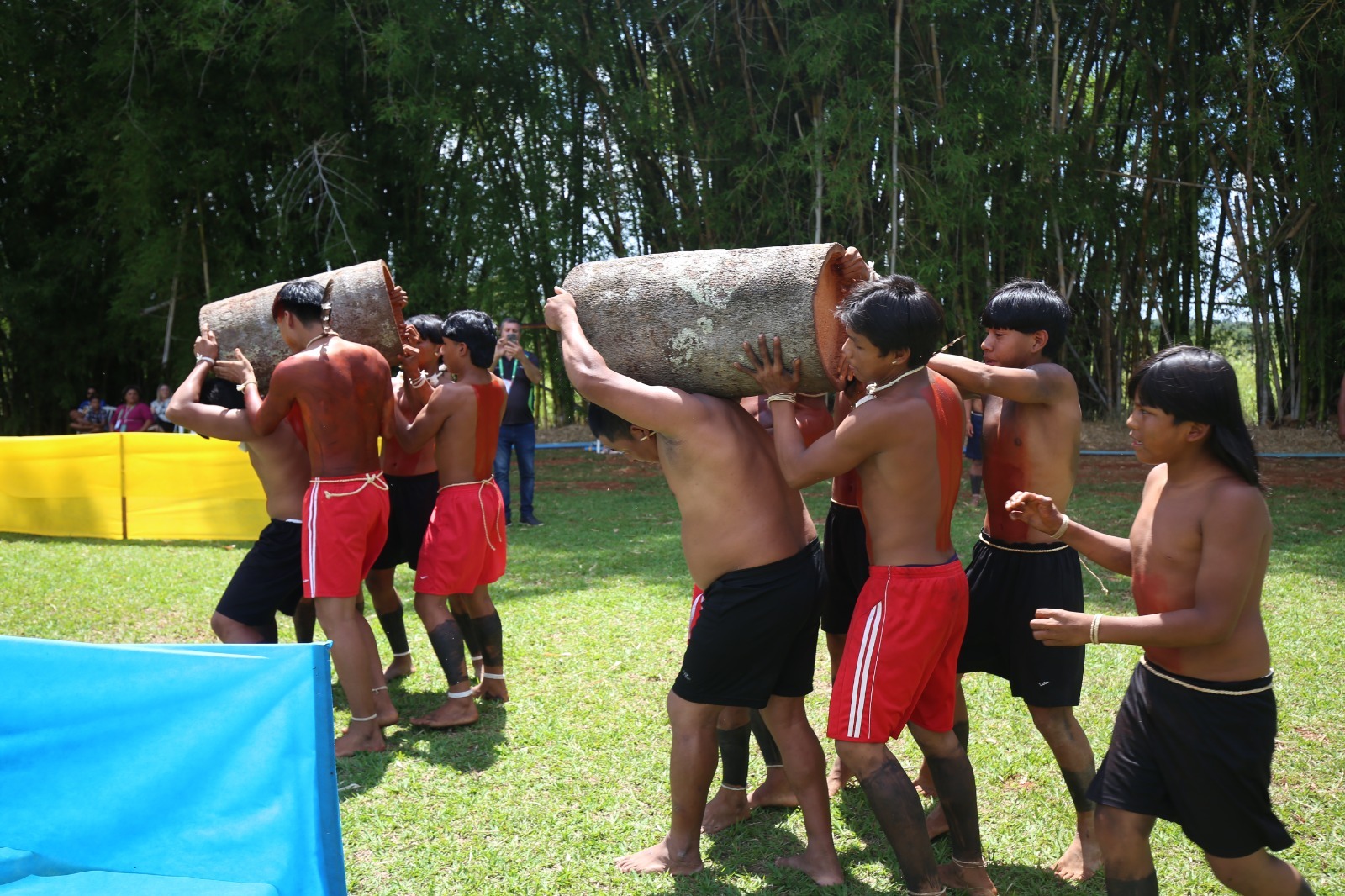 Corrida com tora reafirma tradição Xavante e marca os Jogos Interculturais de Goiás