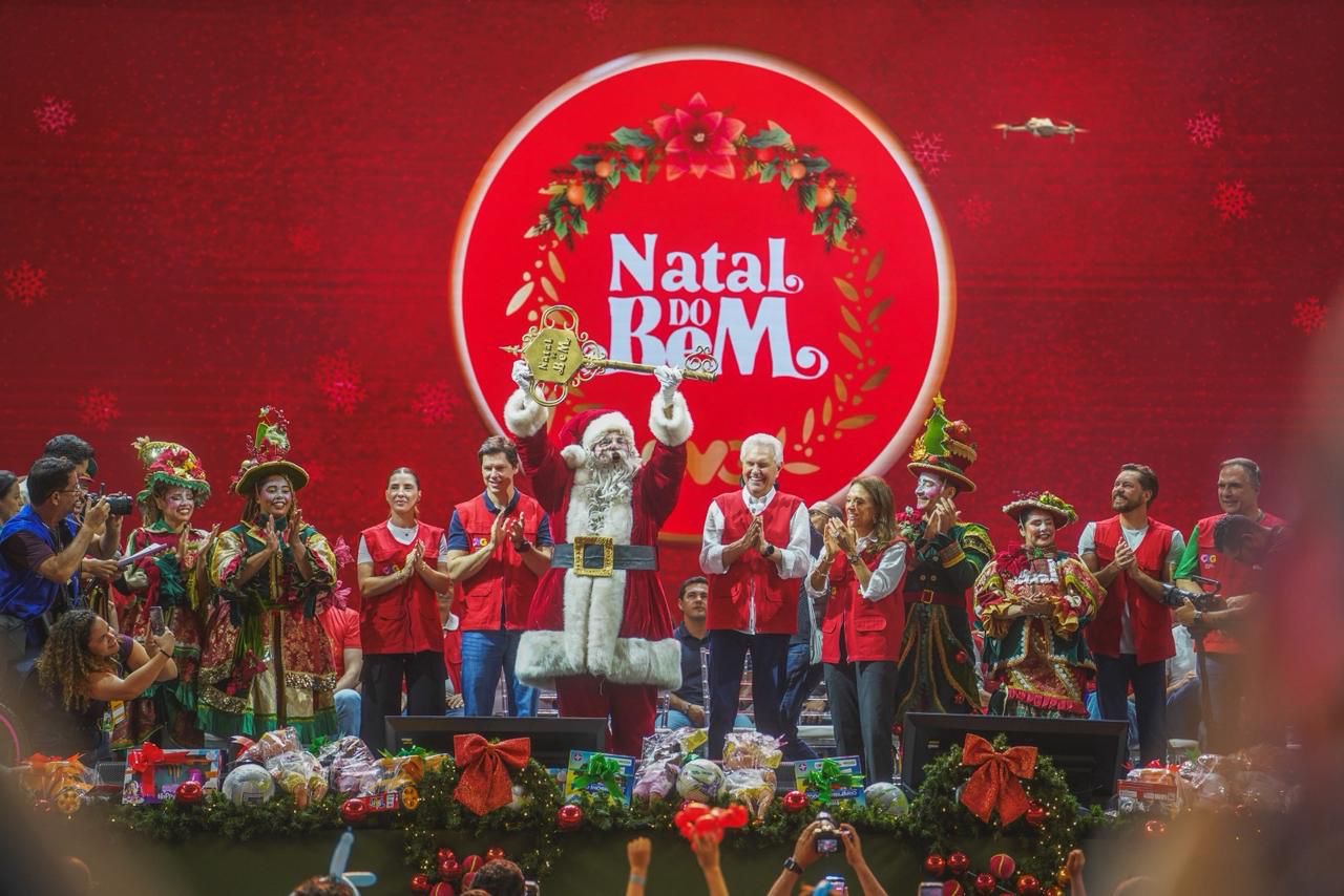Caiado e Gracinha entregam mais de 20 mil brinquedos no Natal do Bem em Goiânia