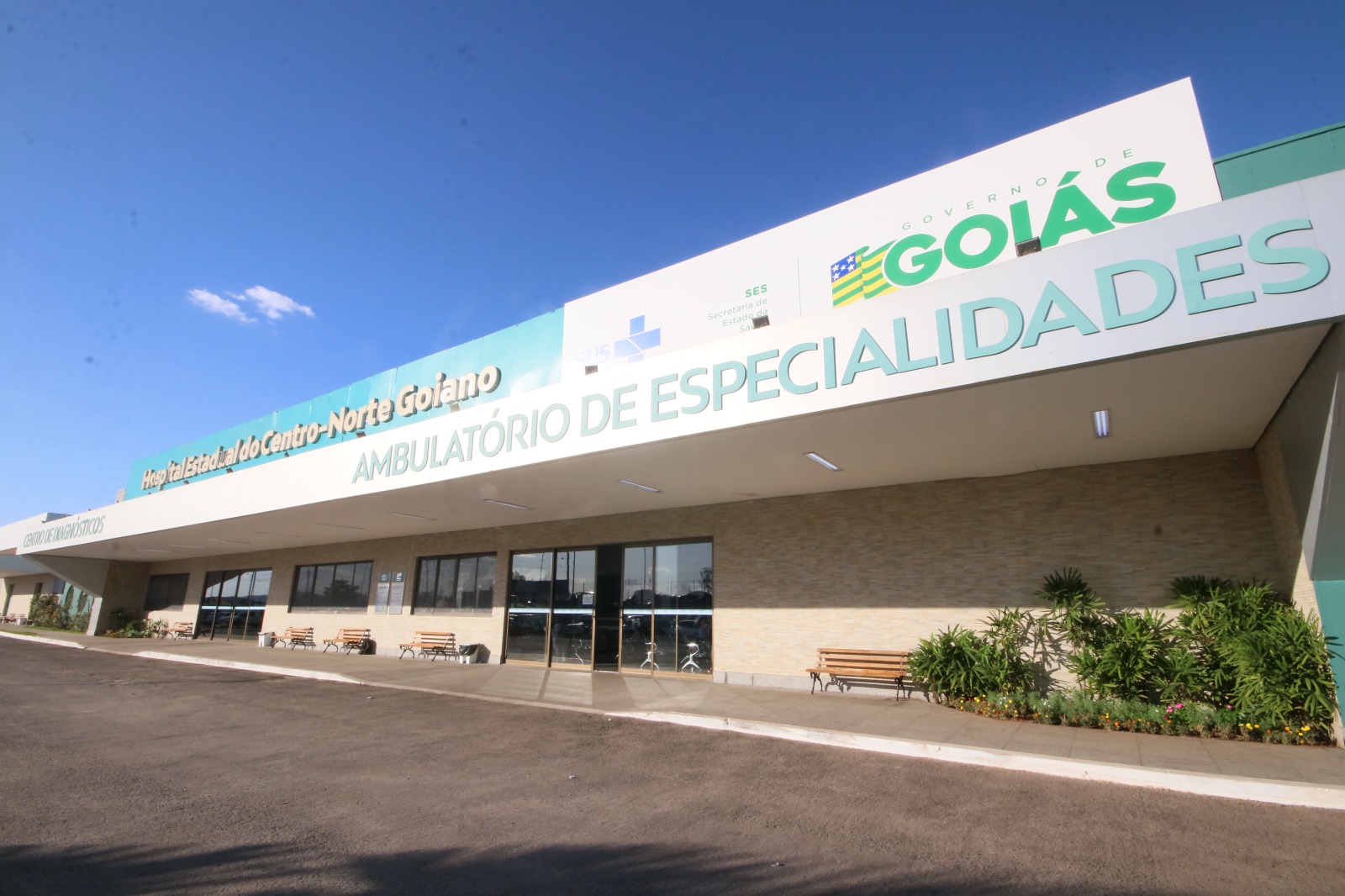 Daniel Vilela entrega obras e equipamentos para o HGG