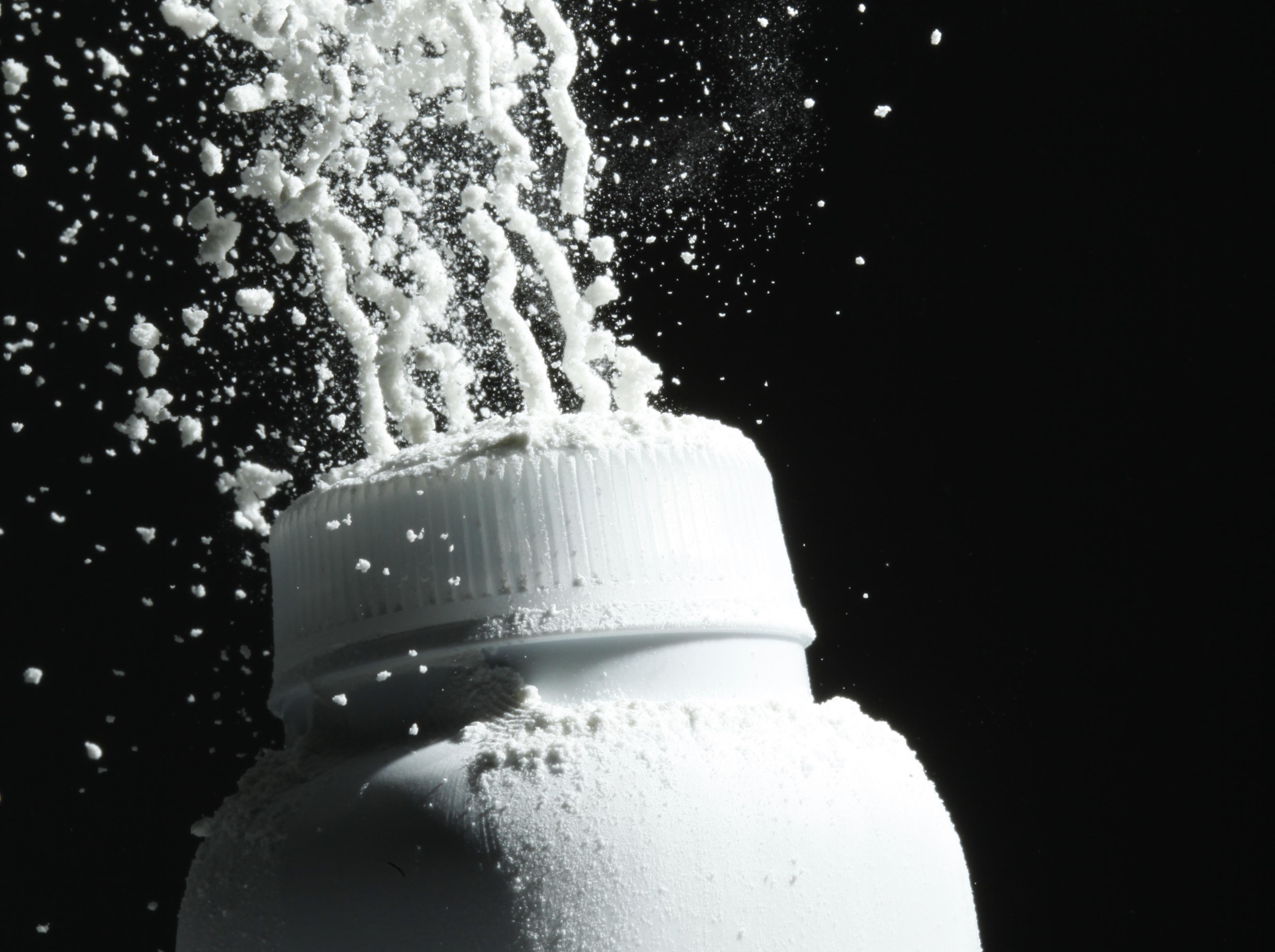 Talco e câncer: o que é mito, o que é risco real e como usar o produto com segurança