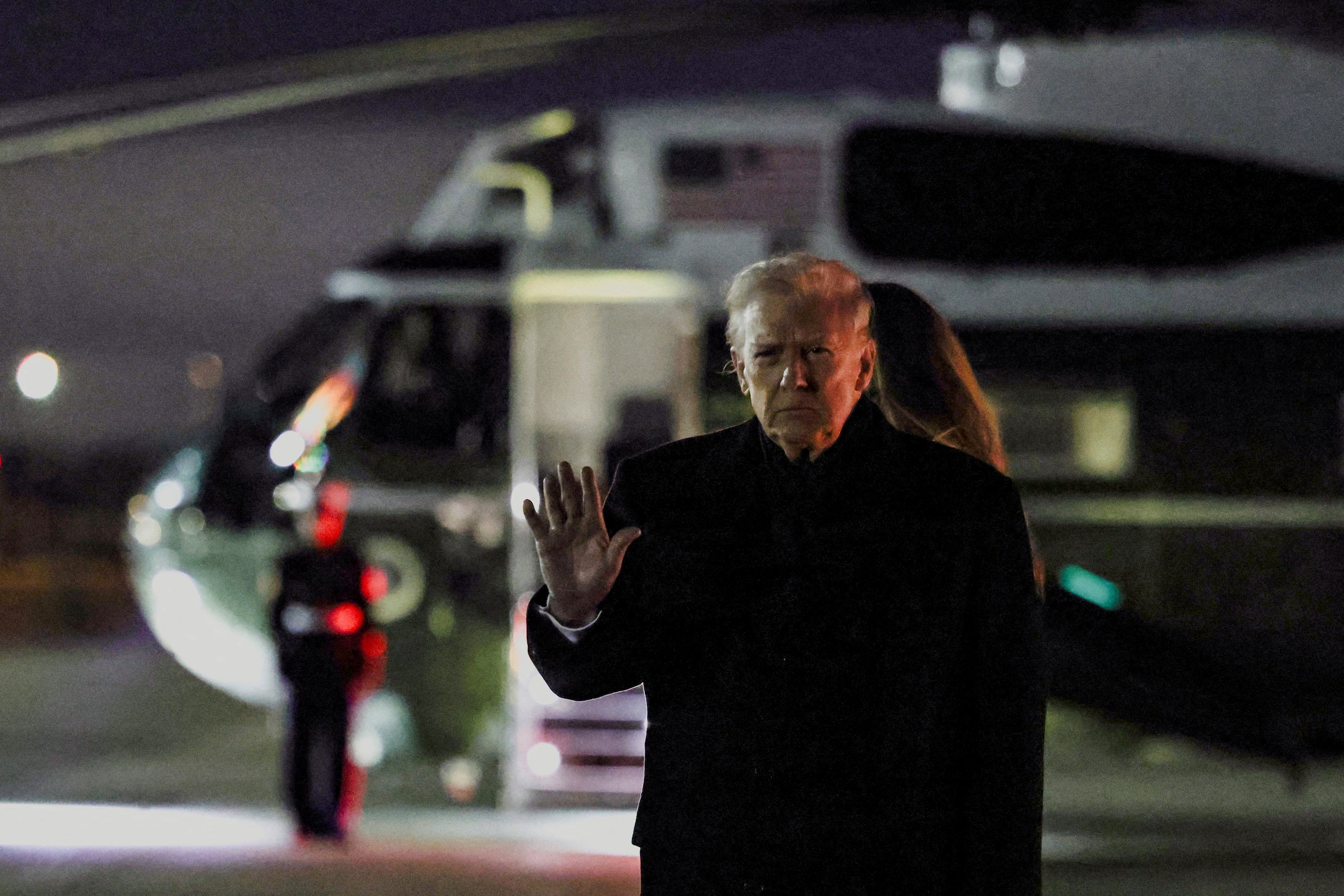 Trump diz que suspensão das decisões de asilo nos EUA durará 'muito tempo'