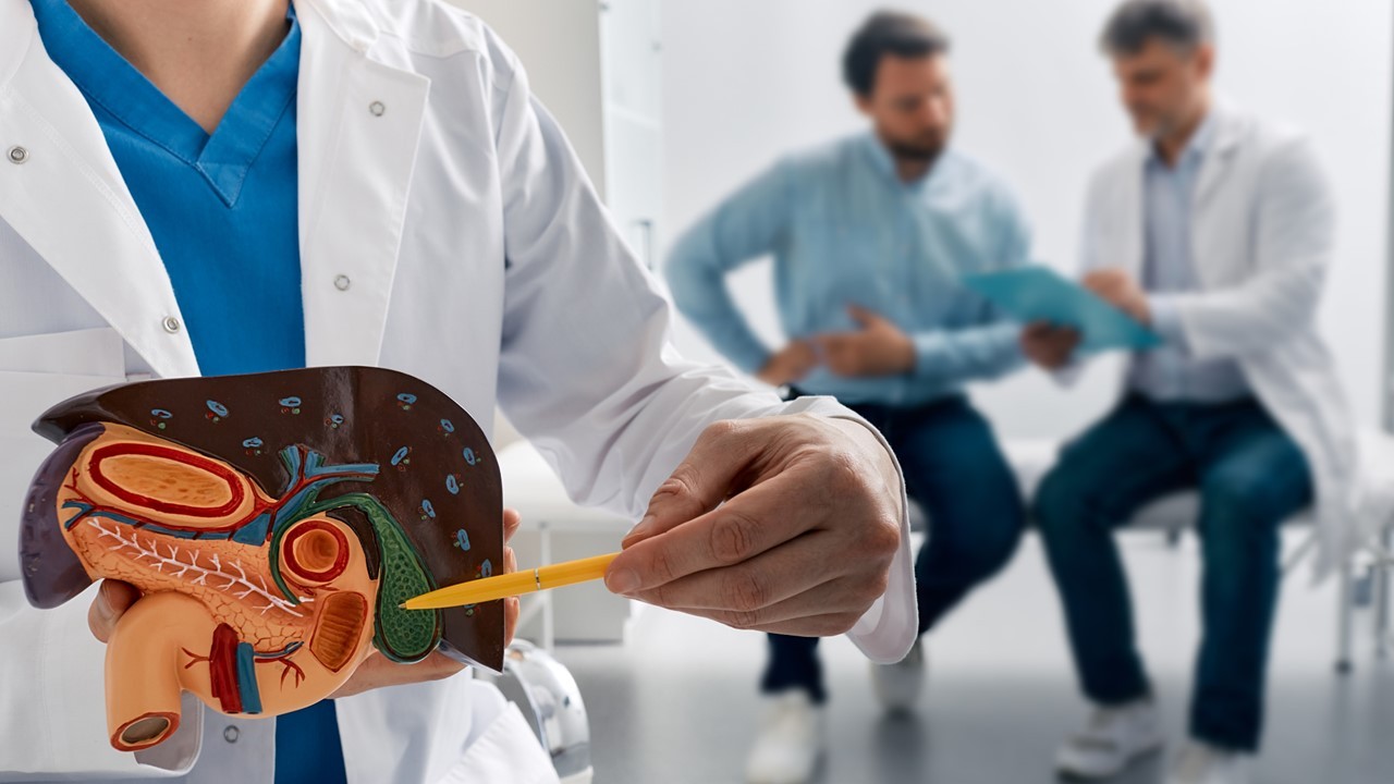 Sem robôs nem altos custos: técnica brasileira inova cirurgia do câncer de próstata no SUS