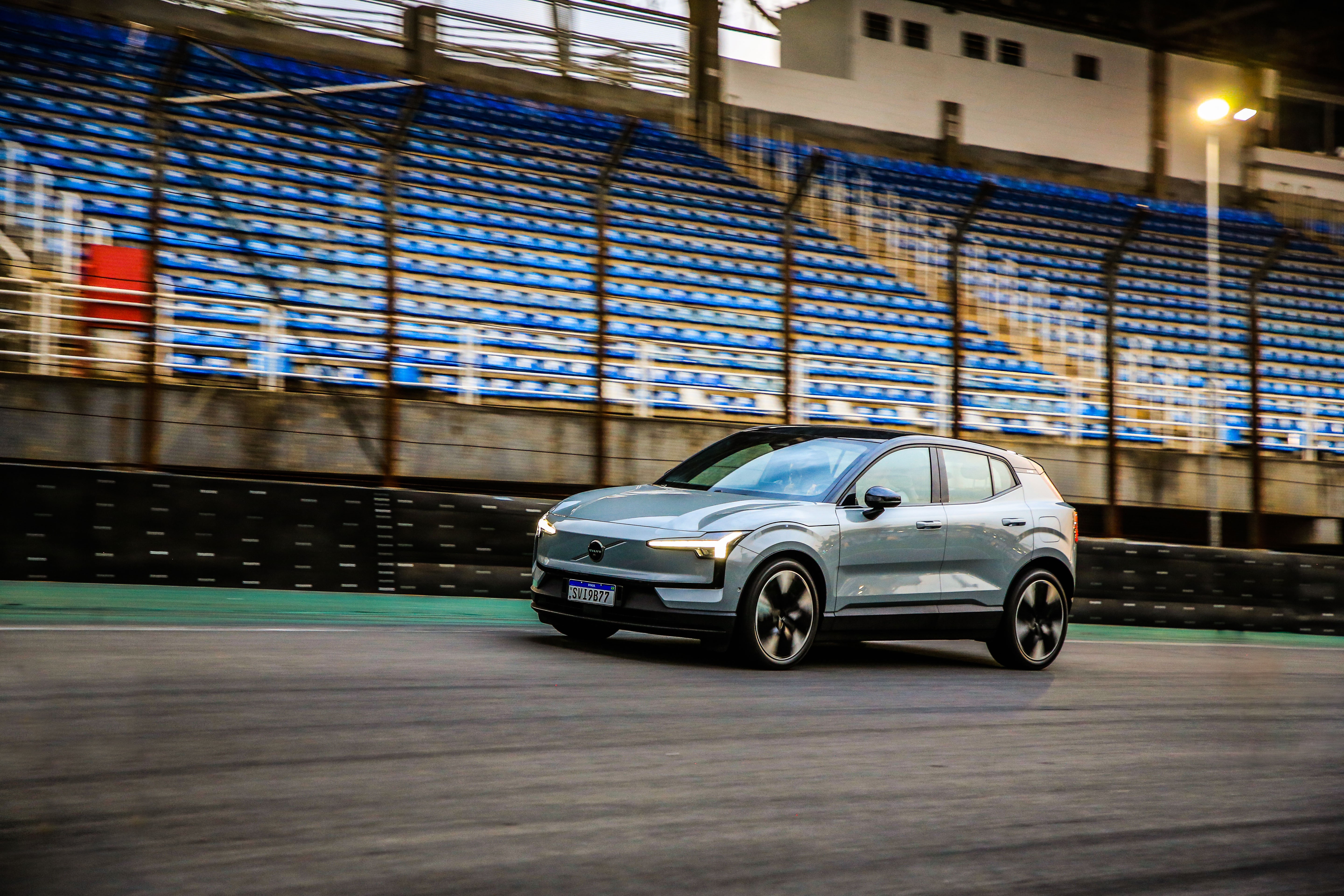 Volvo convoca recall do EX30 por risco de incêndio na bateria; veja se seu carro está na lista