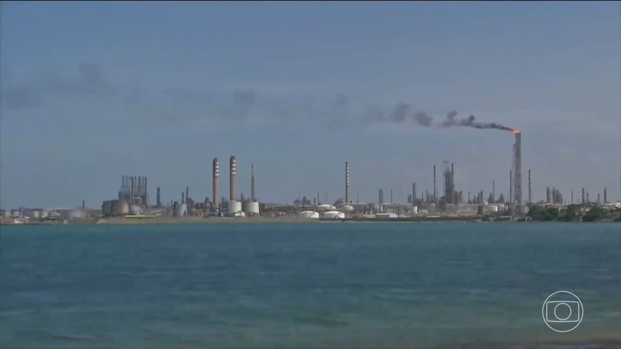 EUA tentam apreender navio petroleiro ligado à Venezuela após perseguição no Atlântico