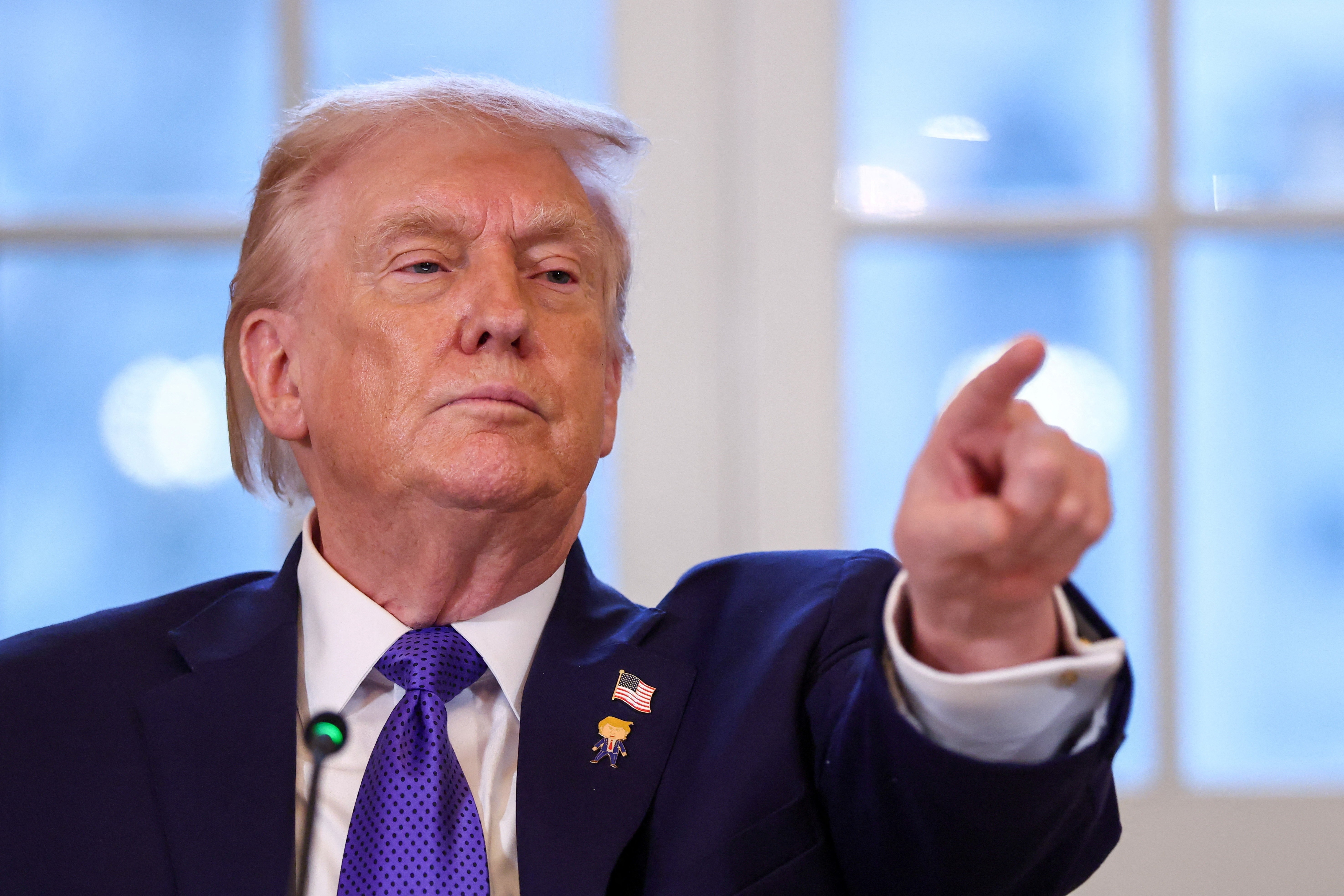 Trump anuncia tarifa de 25% aos países que fizerem negócios com o Irã; Brasil pode ser afetado