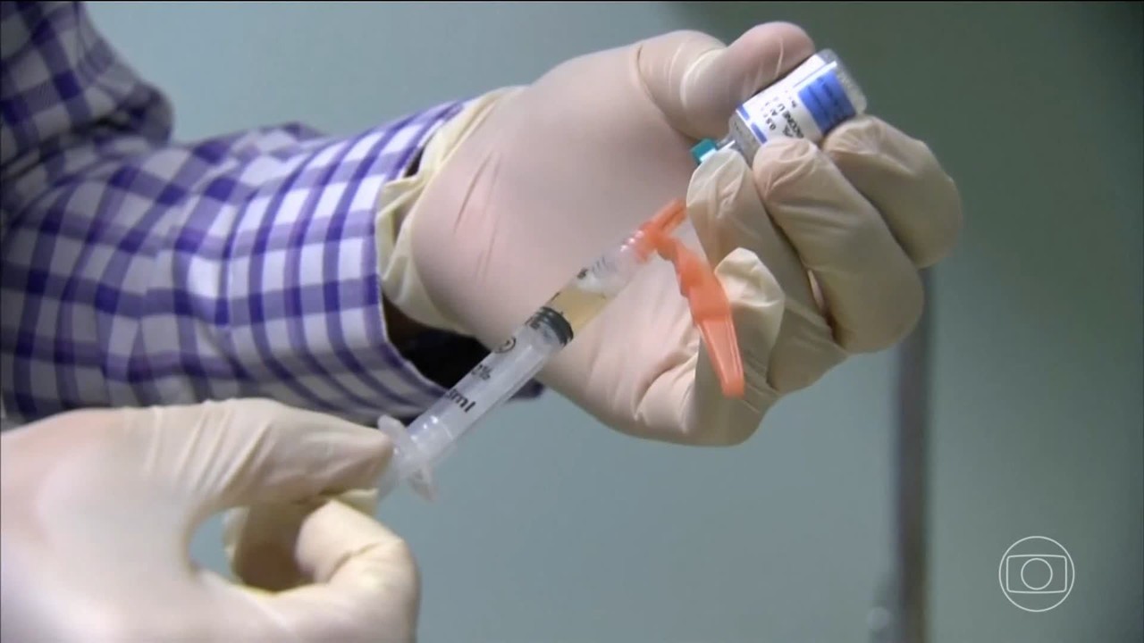 Mudanças nas recomendações de vacinação nos EUA confundem pais e prejudicam crianças, dizem médicos