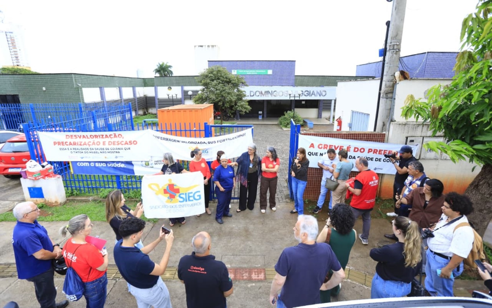 Médicos credenciados da rede pública de saúde paralisam atividades em Goiânia