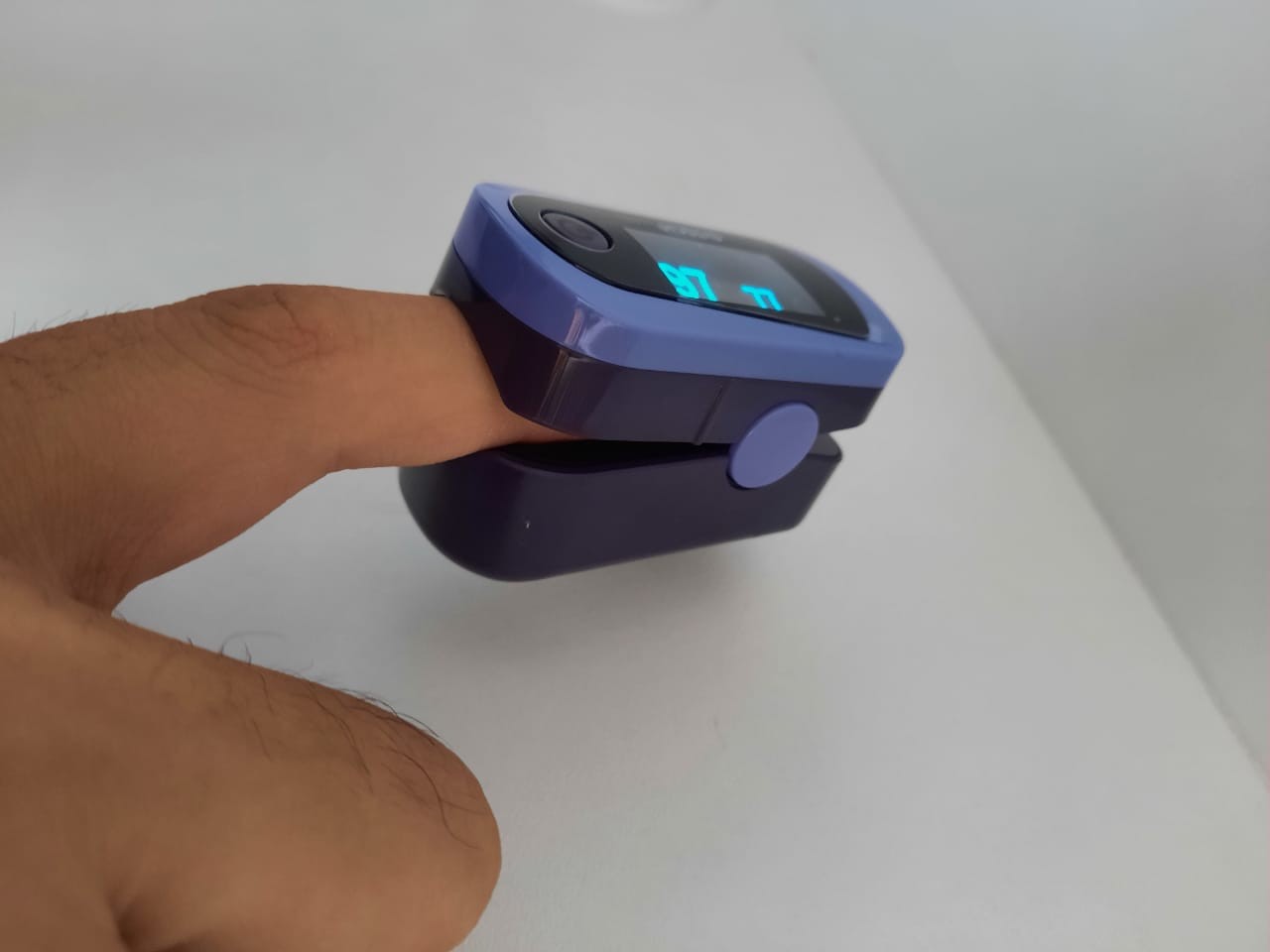 Oxímetros domésticos erram mais em pessoas de pele escura, aponta estudo