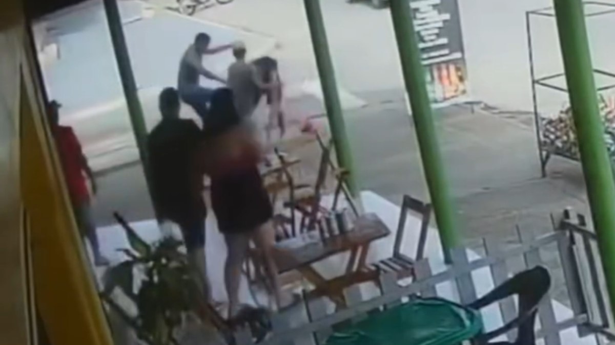 Homem morre espancado após agredir mulher em Goiás