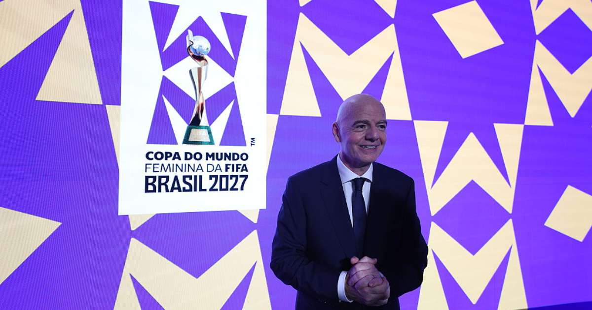 Presidente da Fifa participa de homenagem e assiste Fla-Flu no Maracanã; veja fotos