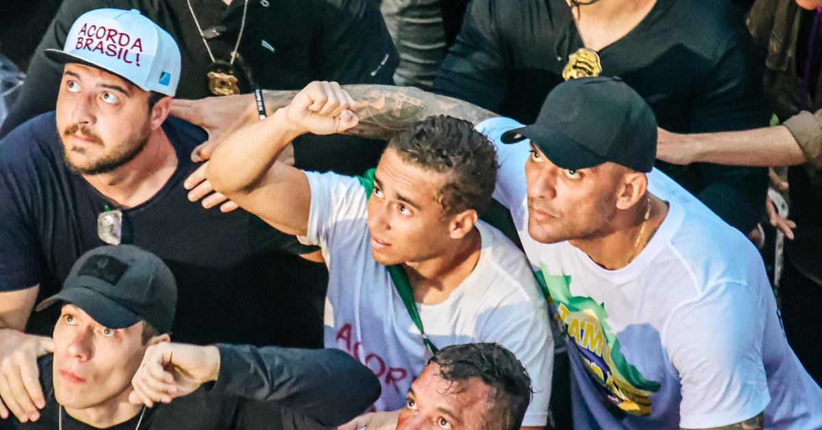 Raio atinge manifestantes e deixa feridos em ato de Nikolas Ferreira