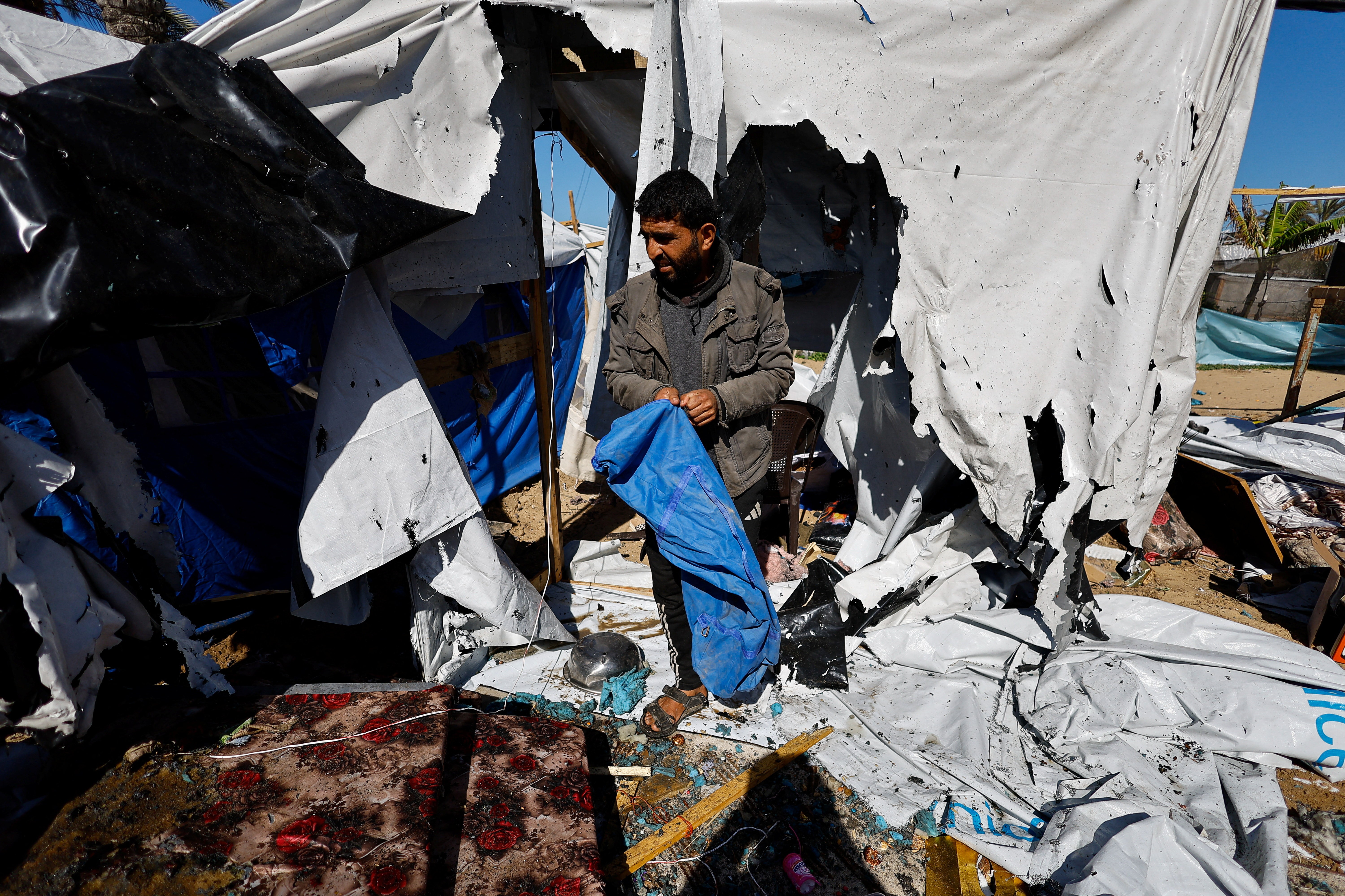 Ataques israelenses matam 18 em Gaza, e travessia de pacientes em Rafah é interrompida, dizem autoridades palestinas