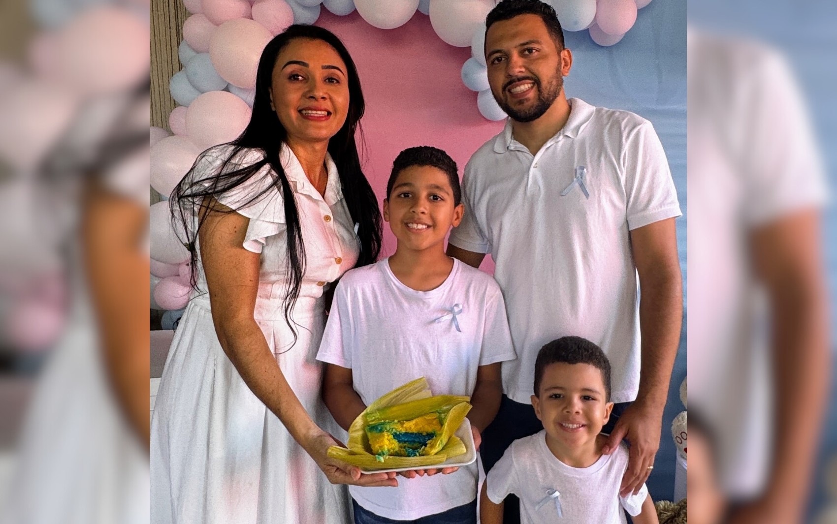 Casal faz chá revelação com pamonha e momento emociona família, em Goiás; vídeo