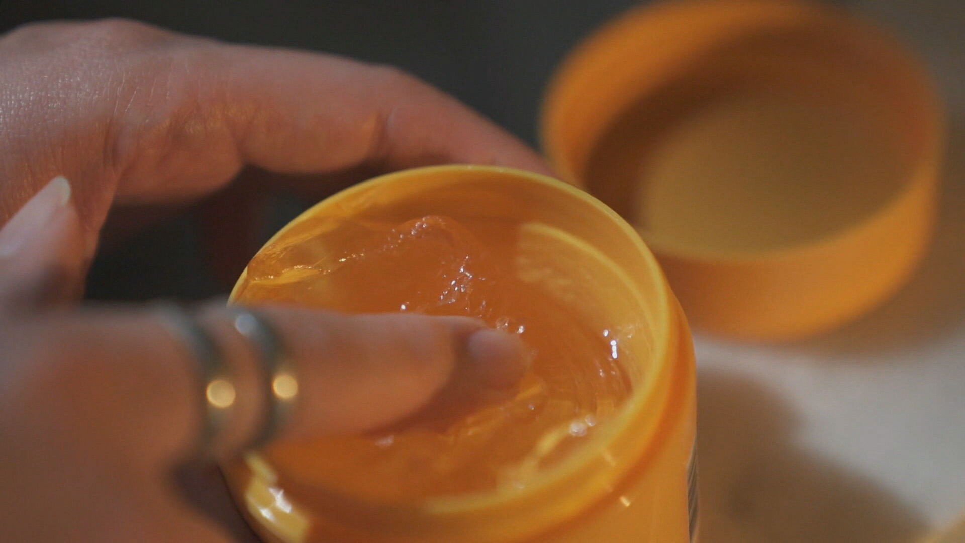 Penteados seguros no carnaval: veja quais pomadas modeladoras são aprovadas pela Anvisa