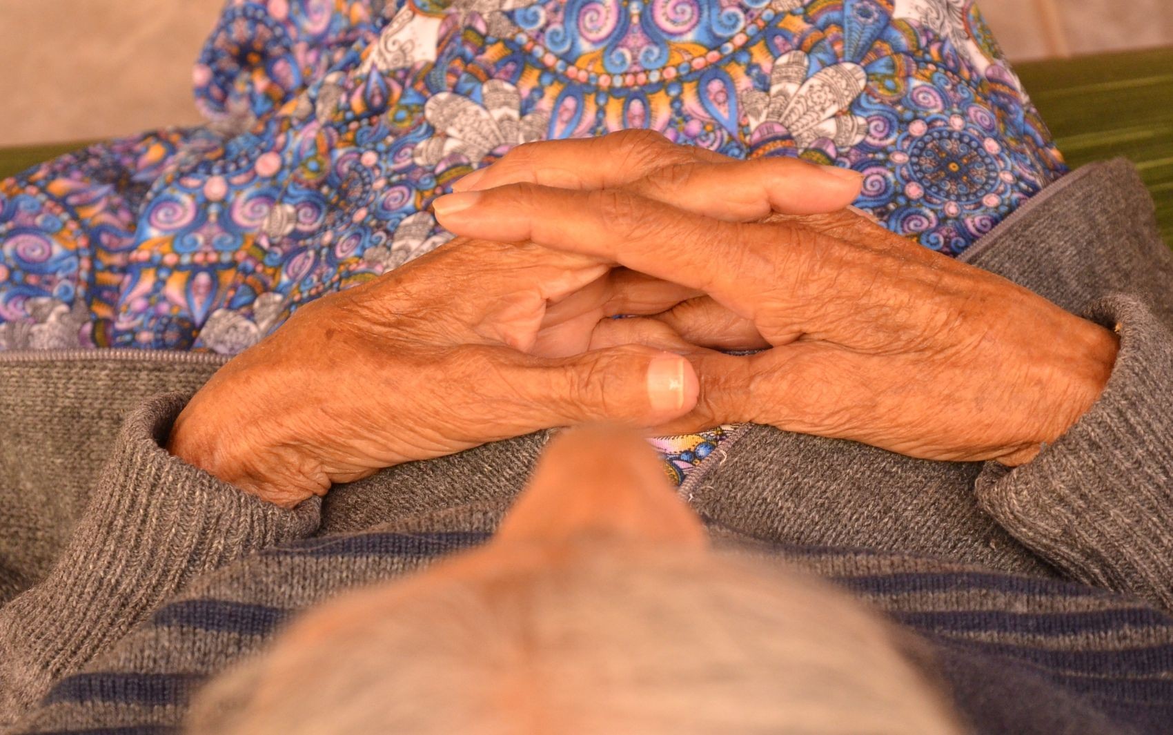 Mãe com Alzheimer processa nove filhos para pagarem pensão, em Goiás