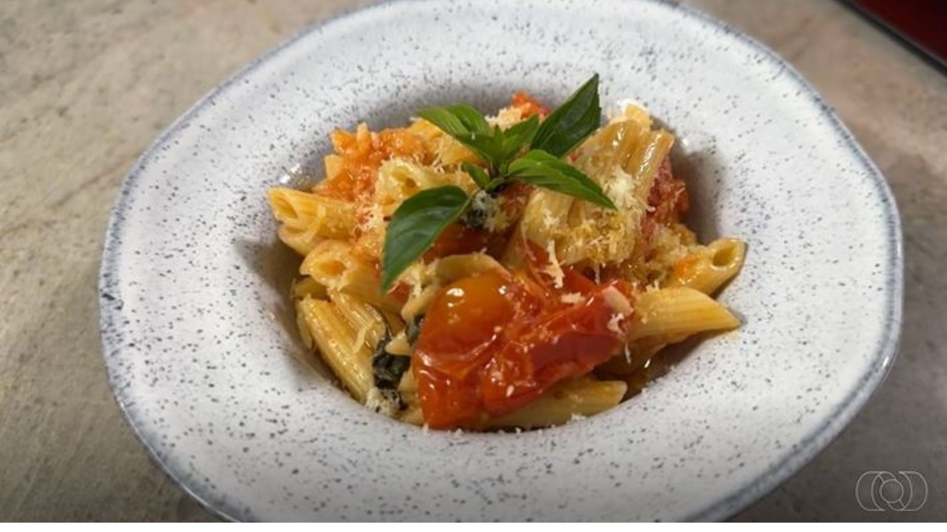 Tomatinho confitado no macarrão: Jornal do Campo ensina receita com tomate cereja