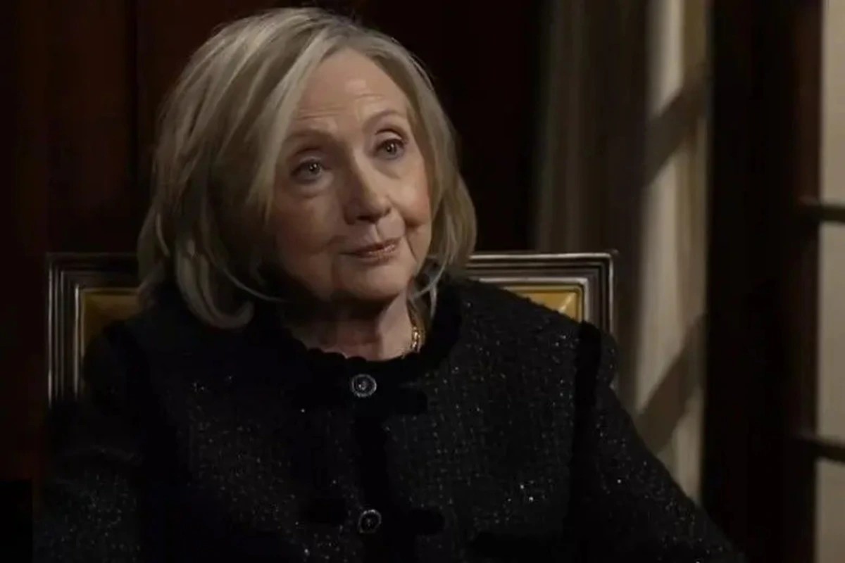 Em entrevista à BBC, Hillary Clinton acusa governo Trump de encobrir arquivos de Epstein