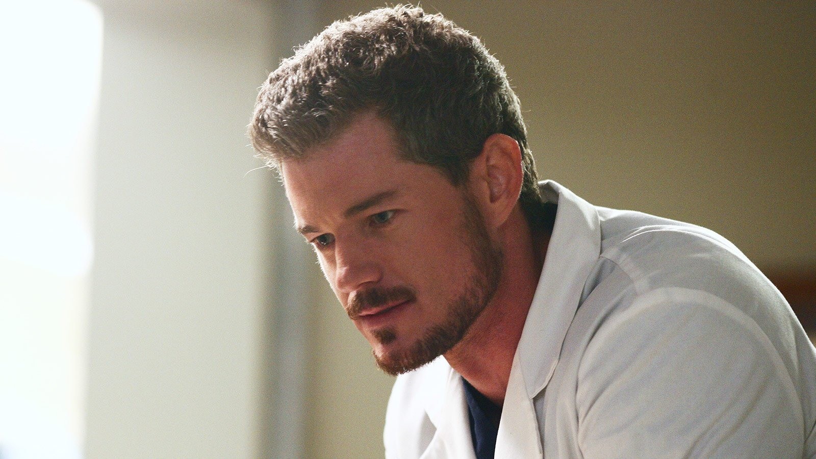 Entenda o que é a ELA, doença degenerativa que destrói neurônios motores e vitimou o ator Eric Dane