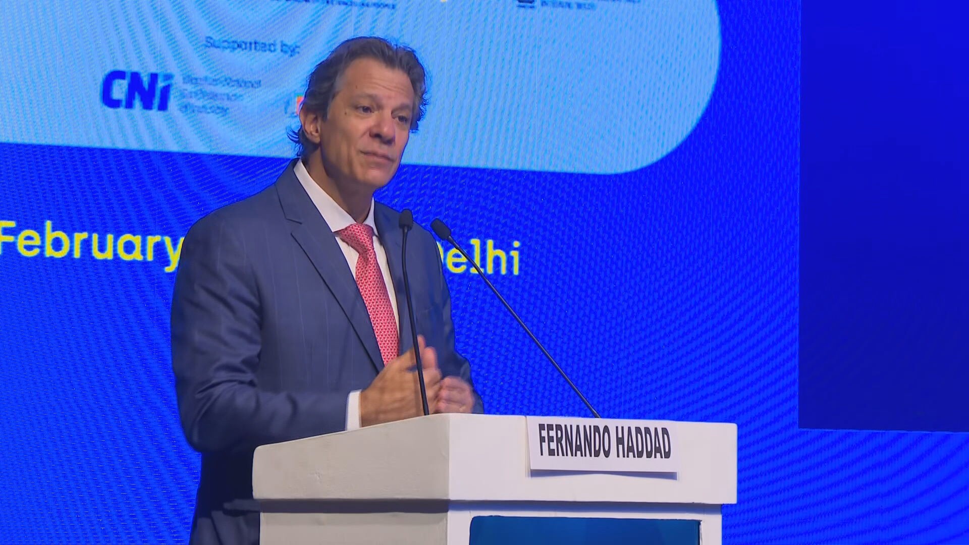 Haddad diz que Brasil é 'grande demais para ser quintal' e defende parceria 'madura' com os EUA após queda de tarifas