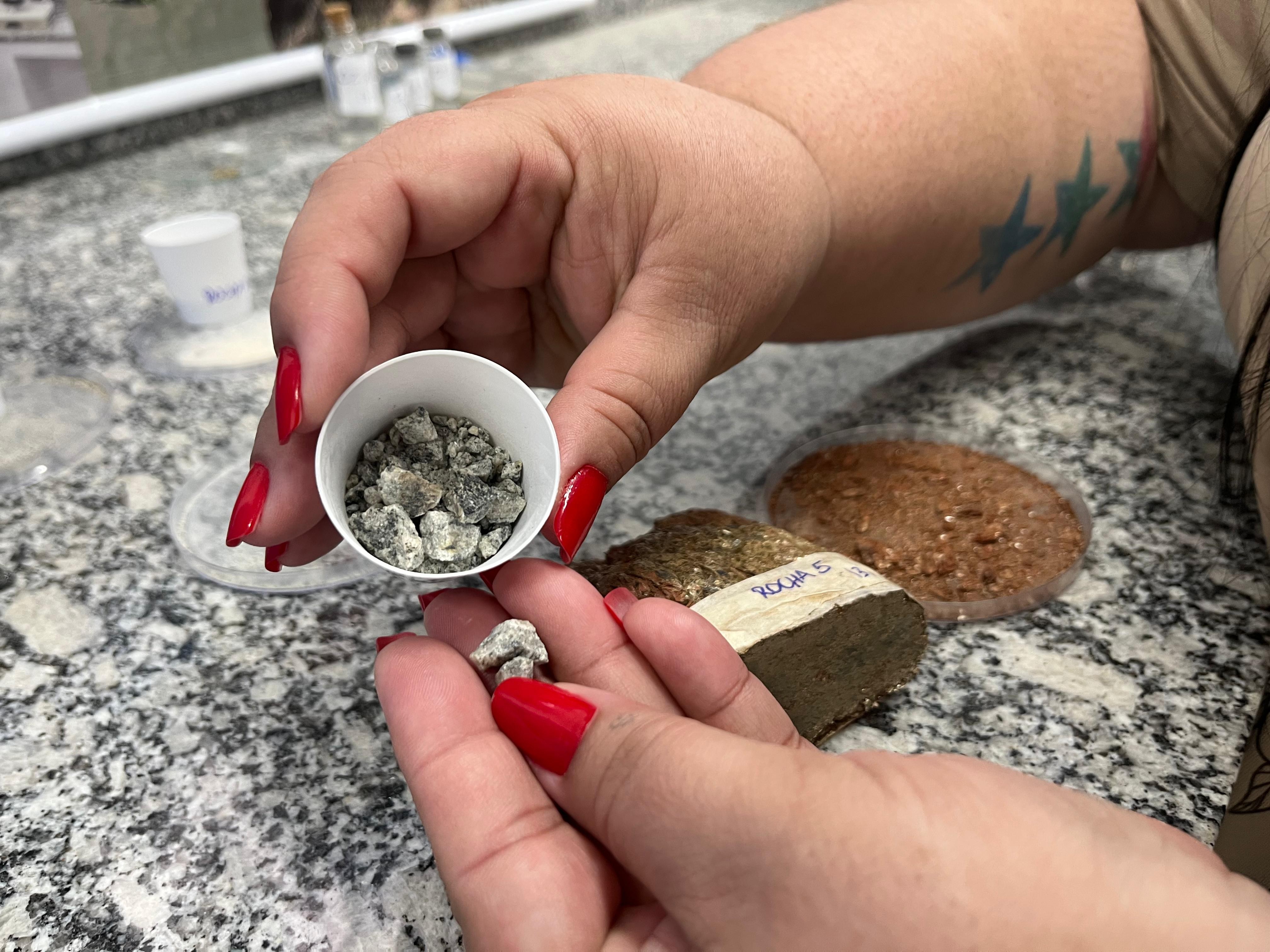 Entenda o que são terras raras e minerais críticos