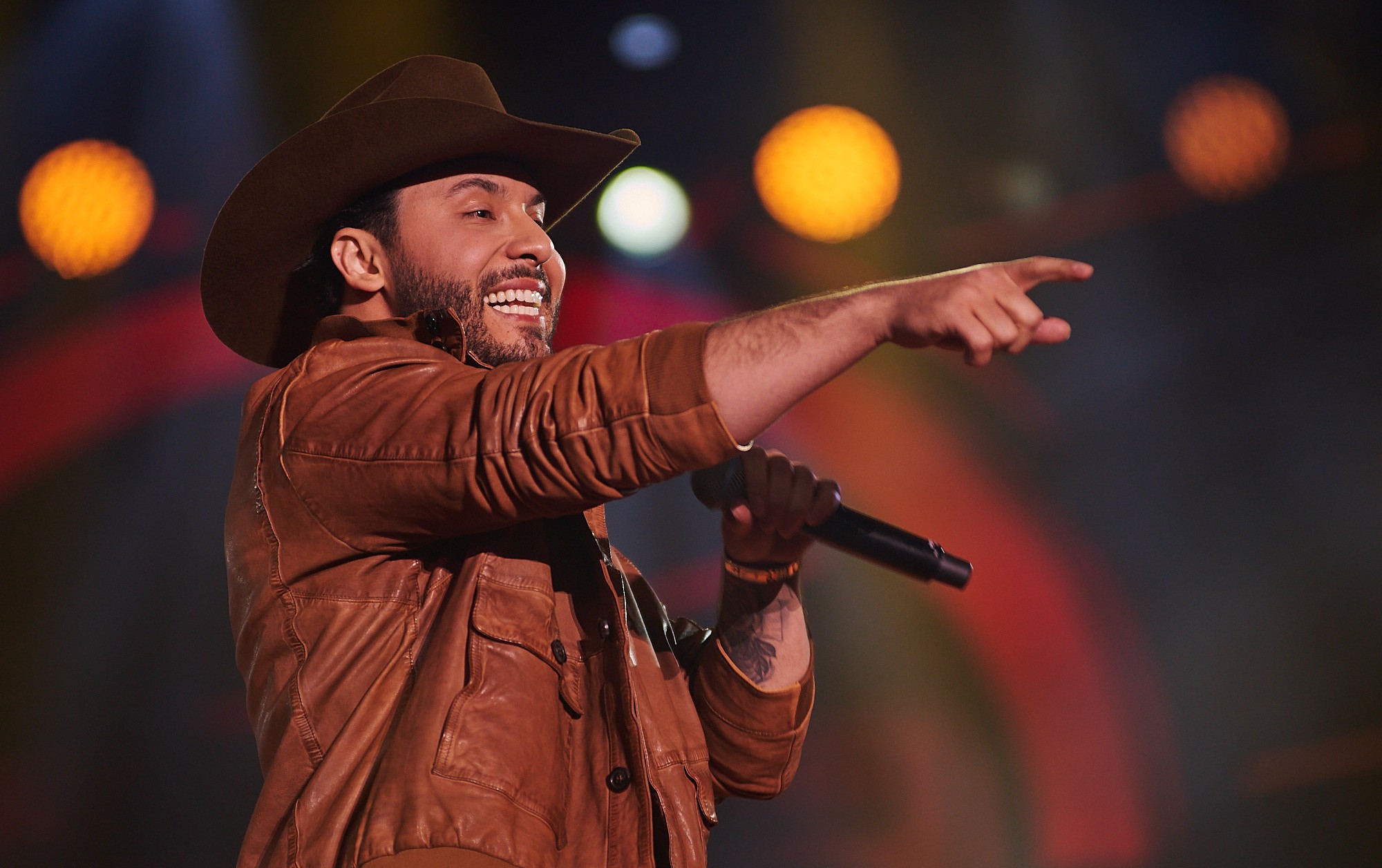 Murilo Huff volta para casa após internação por gastroenterite