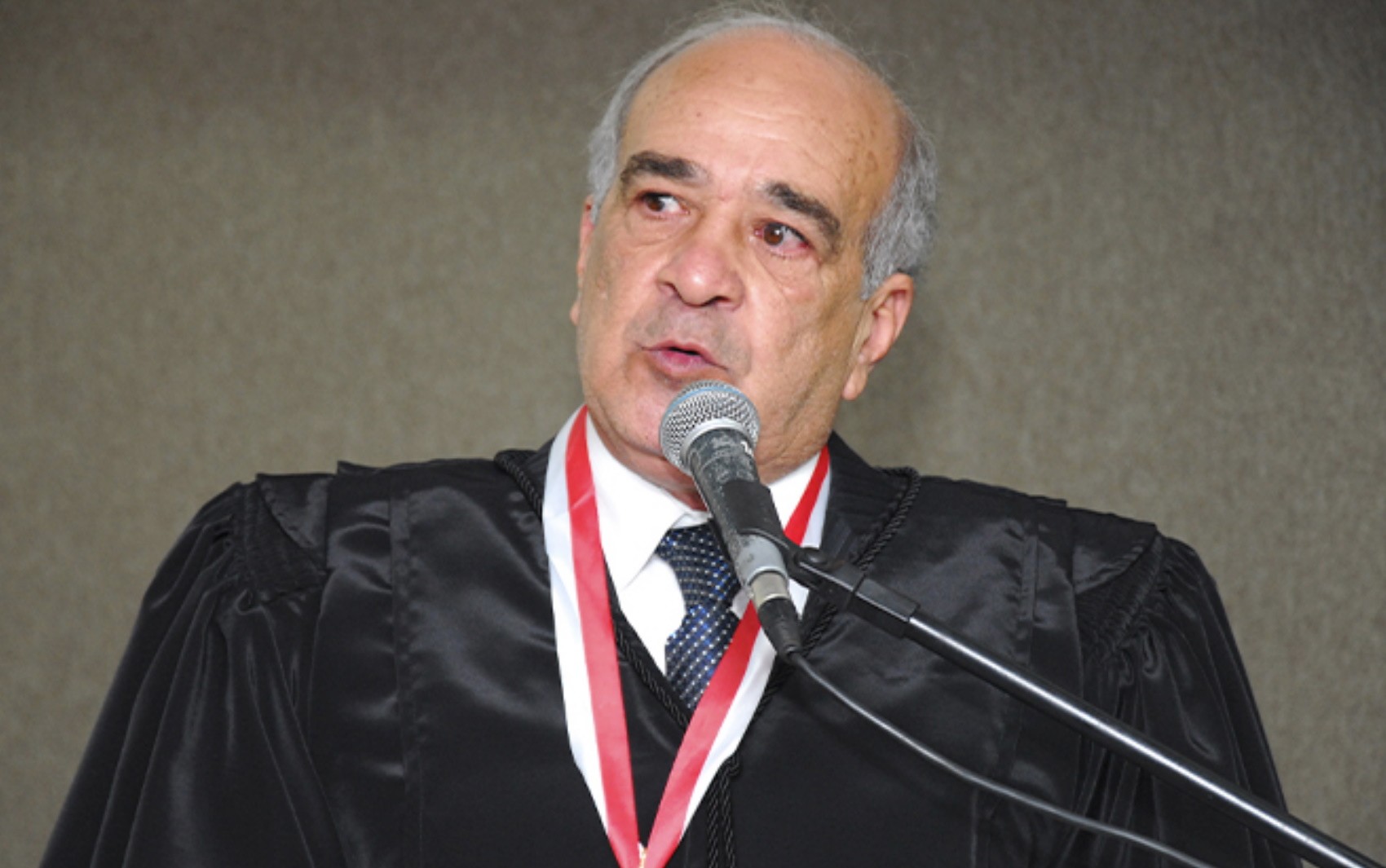 Desembargador condenado a se aposentar por assédio tentou beijar e propôs encontro a funcionária terceirizada do TJ-GO