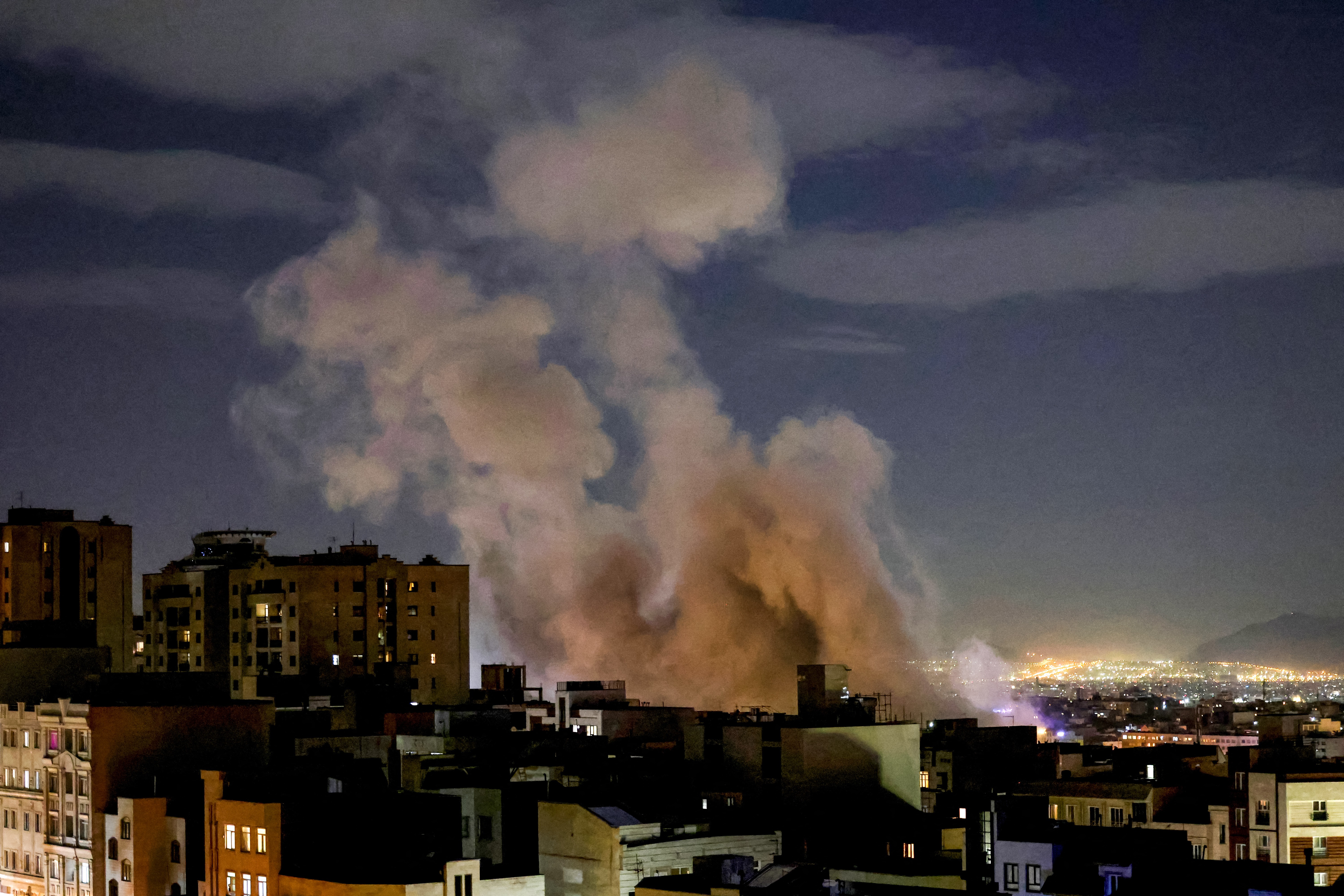 Irã anuncia ter atacado gabinete de Netanyahu, diz agência