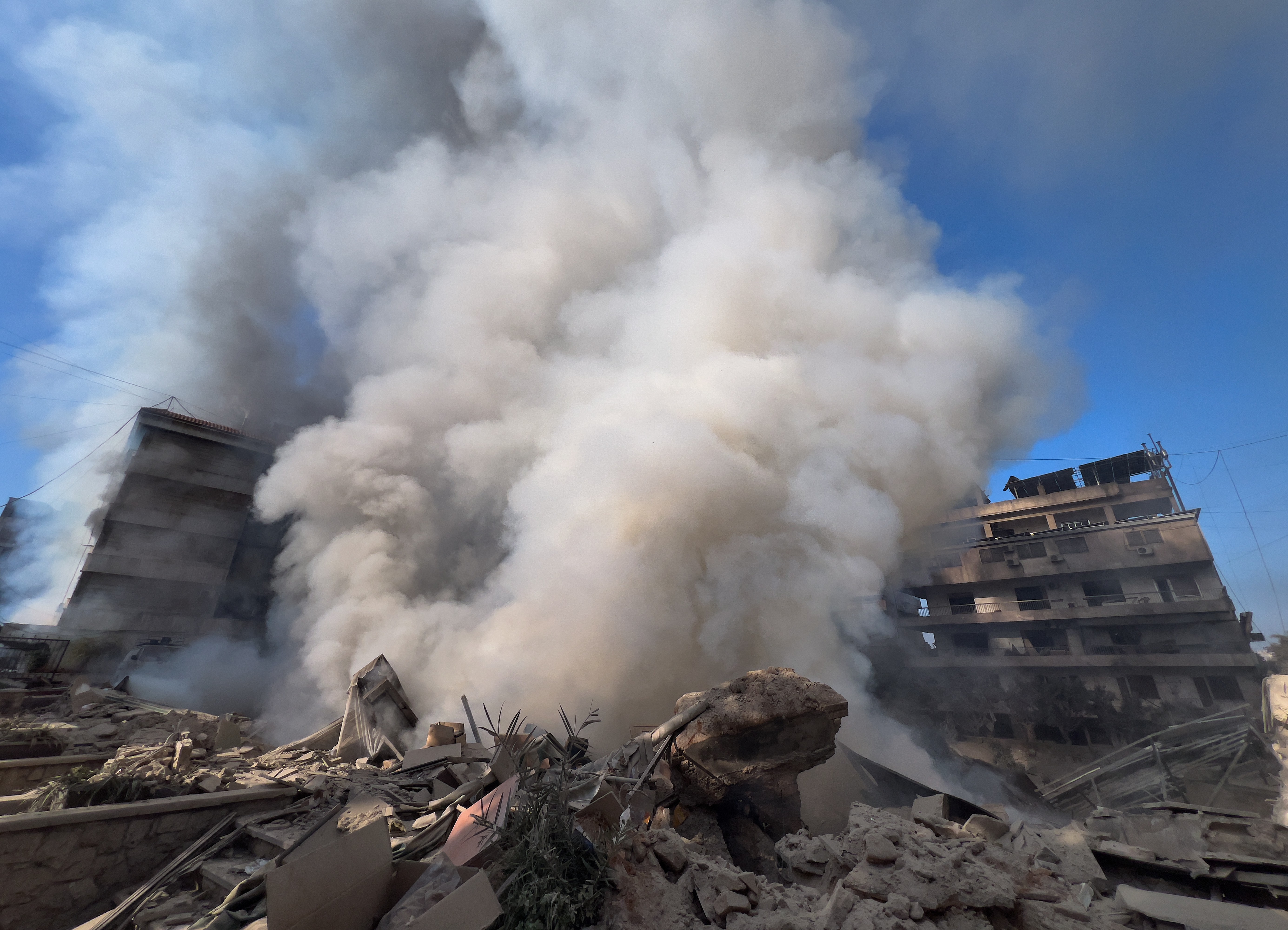 Israel faz operações militares ao longo da fronteira com o Líbano, diz agência; ministro diz ter autorizado avanço terrestre