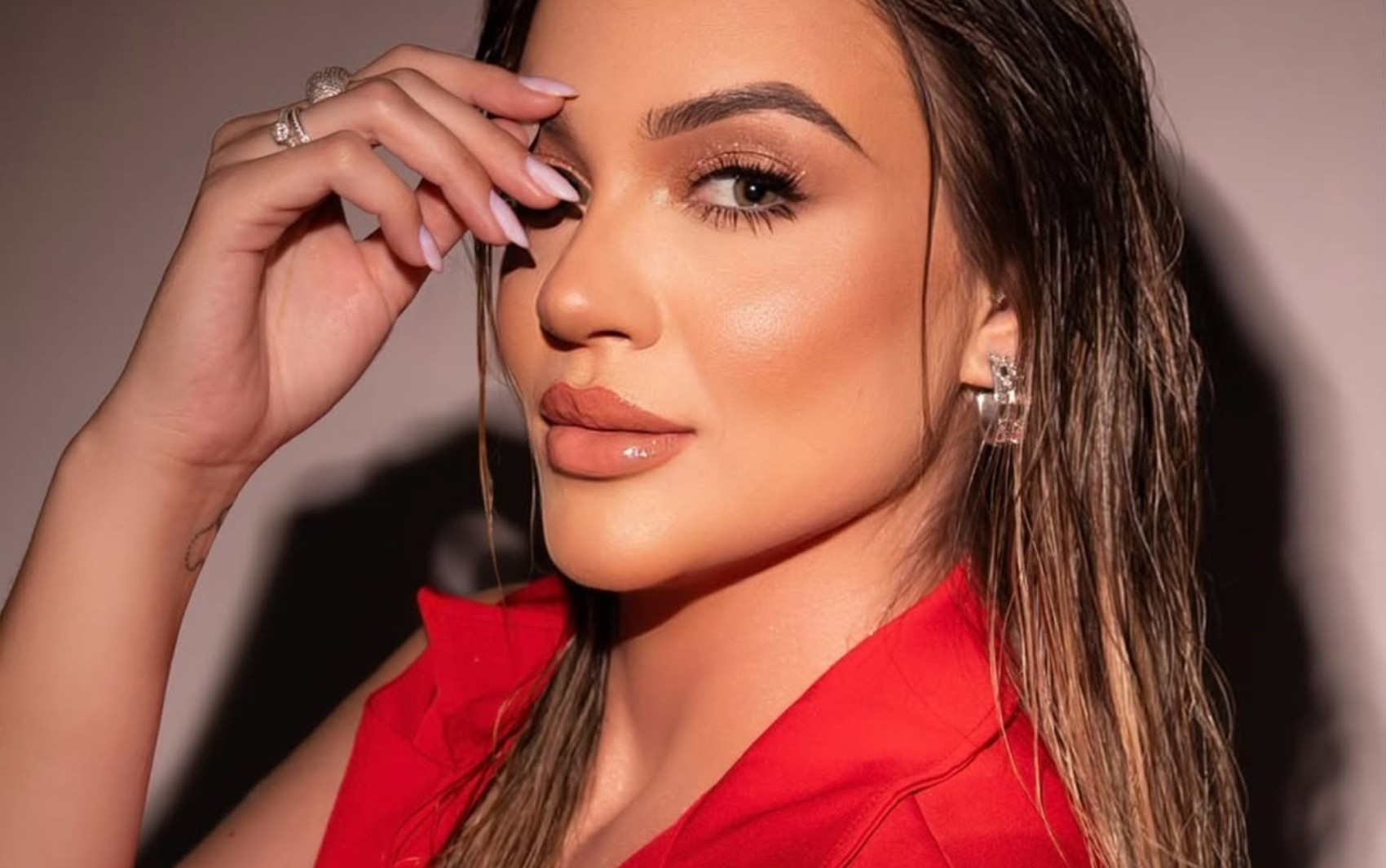 Irmã fez massagem cardíaca em empresária que morreu após fazer cirurgias plásticas, dizem bombeiros