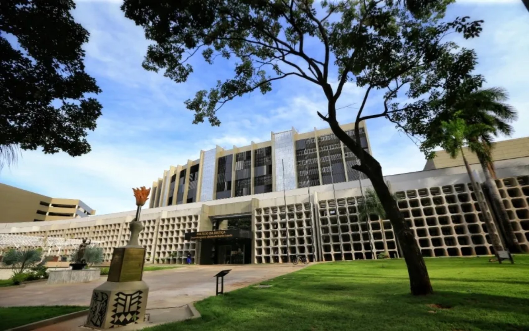 Família encontra vidro em linguiça e supermercado de Anápolis é condenado a pagar R$ 19 mil