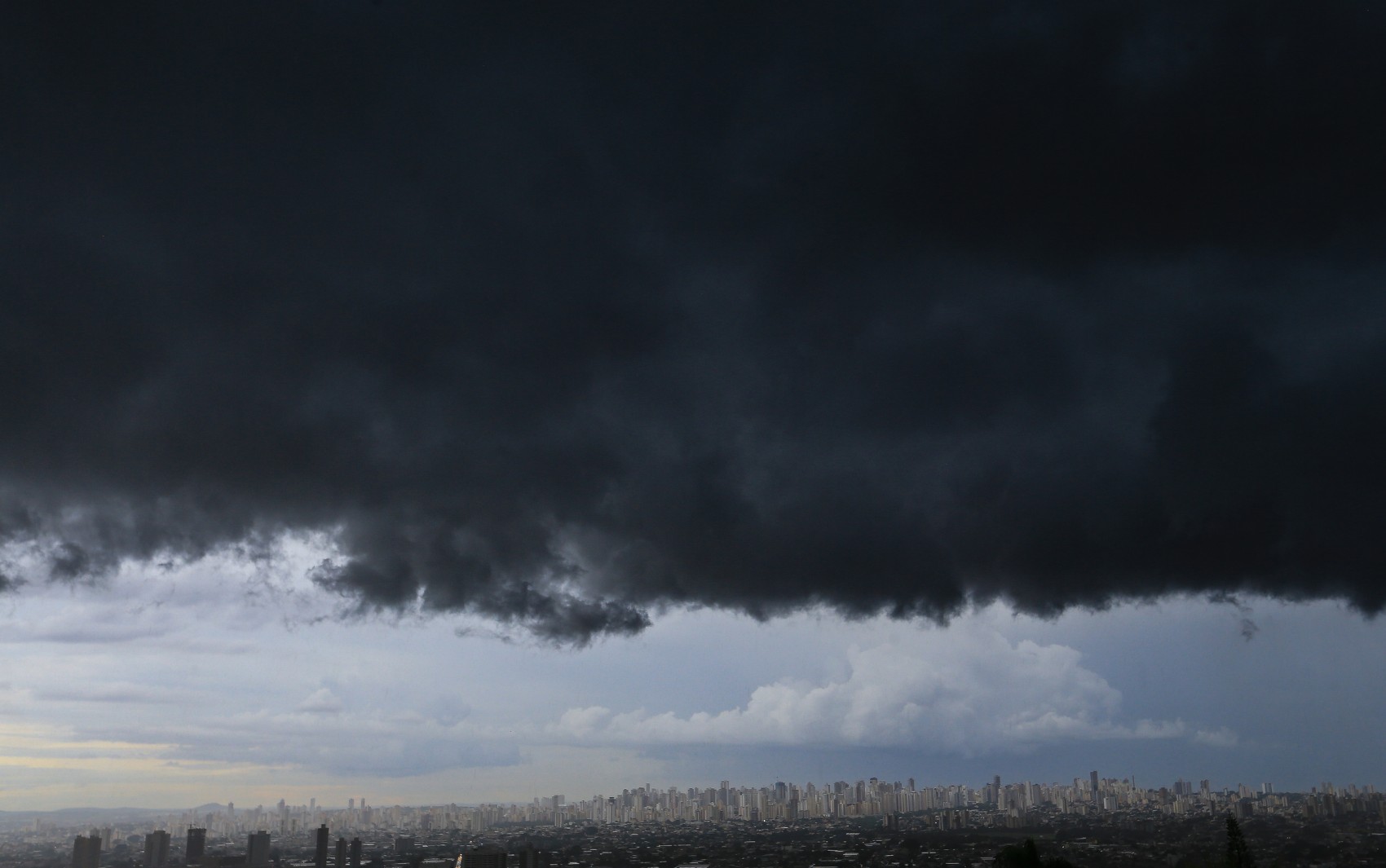 Tempestades com granizo podem atingir 134 municípios de Goiás, prevê Cimehgo