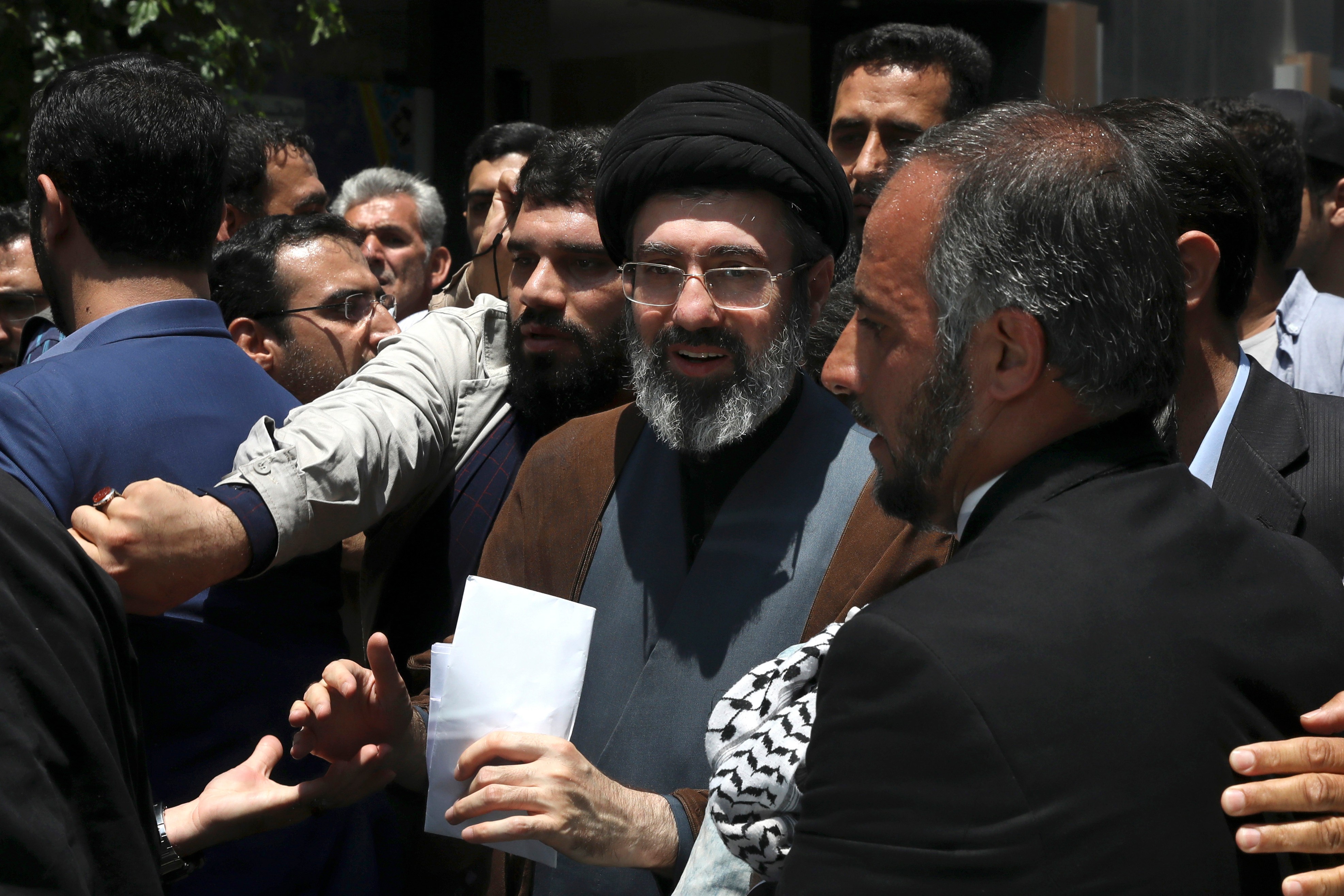 Novo líder supremo do Irã foi ferido na guerra, diz agência; Irã afirma que Mojtaba Khamenei está 'são e salvo'