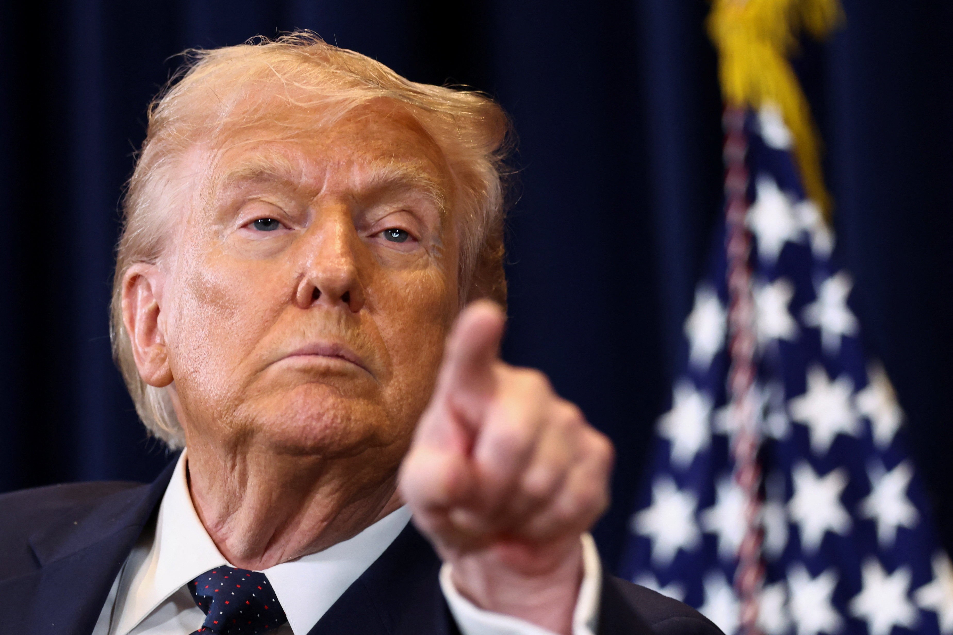 Trump garantiu ao G7 que Irã está 'prestes a se render', diz jornal