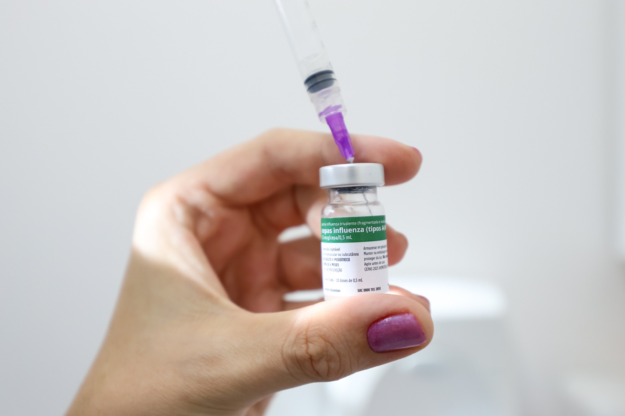 Vacinação contra gripe começa sábado em meio à alta de casos respiratórios; veja quem deve se imunizar