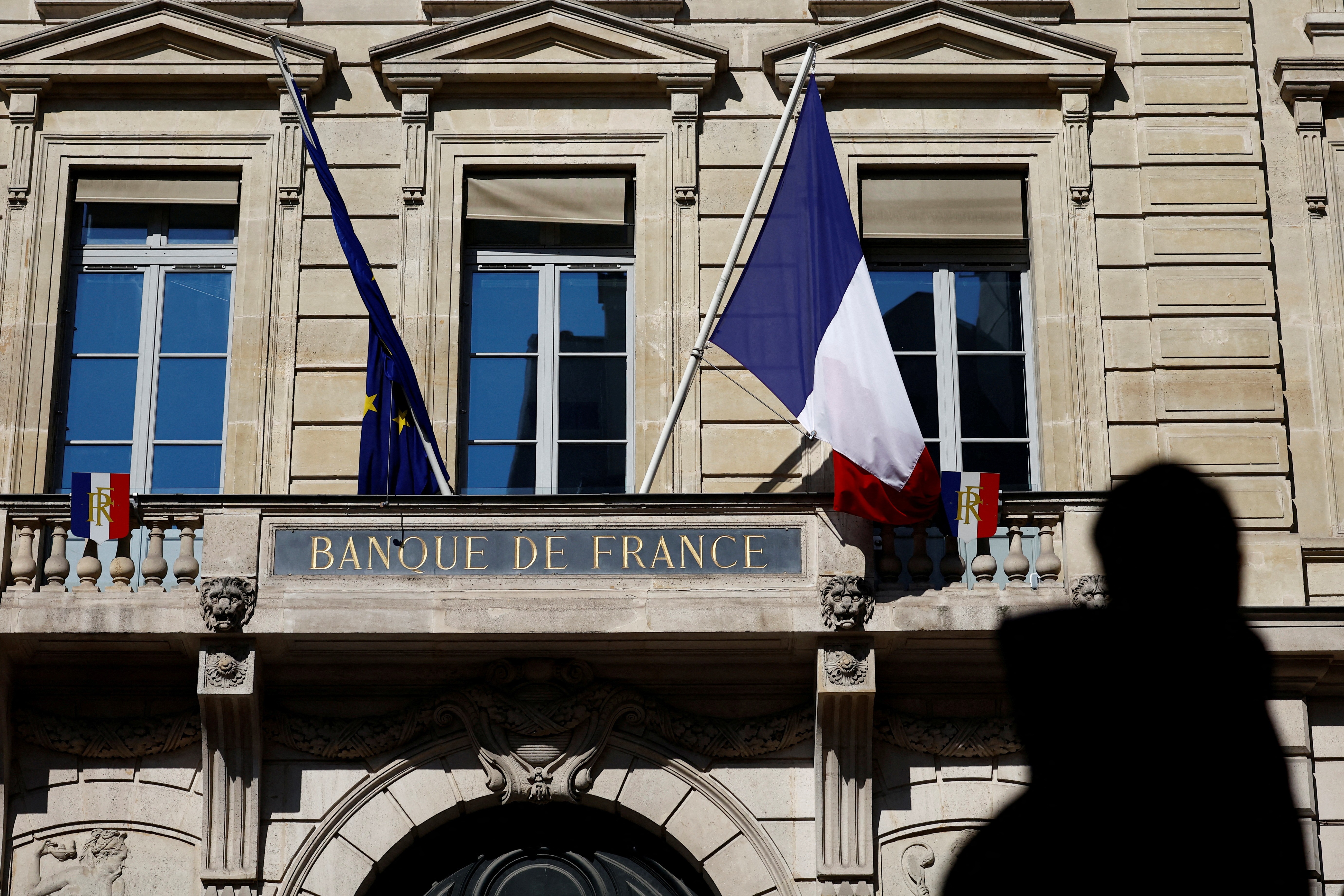 É #FATO: Banco Central da França tirou todo o ouro que o país armazenava nos Estados Unidos