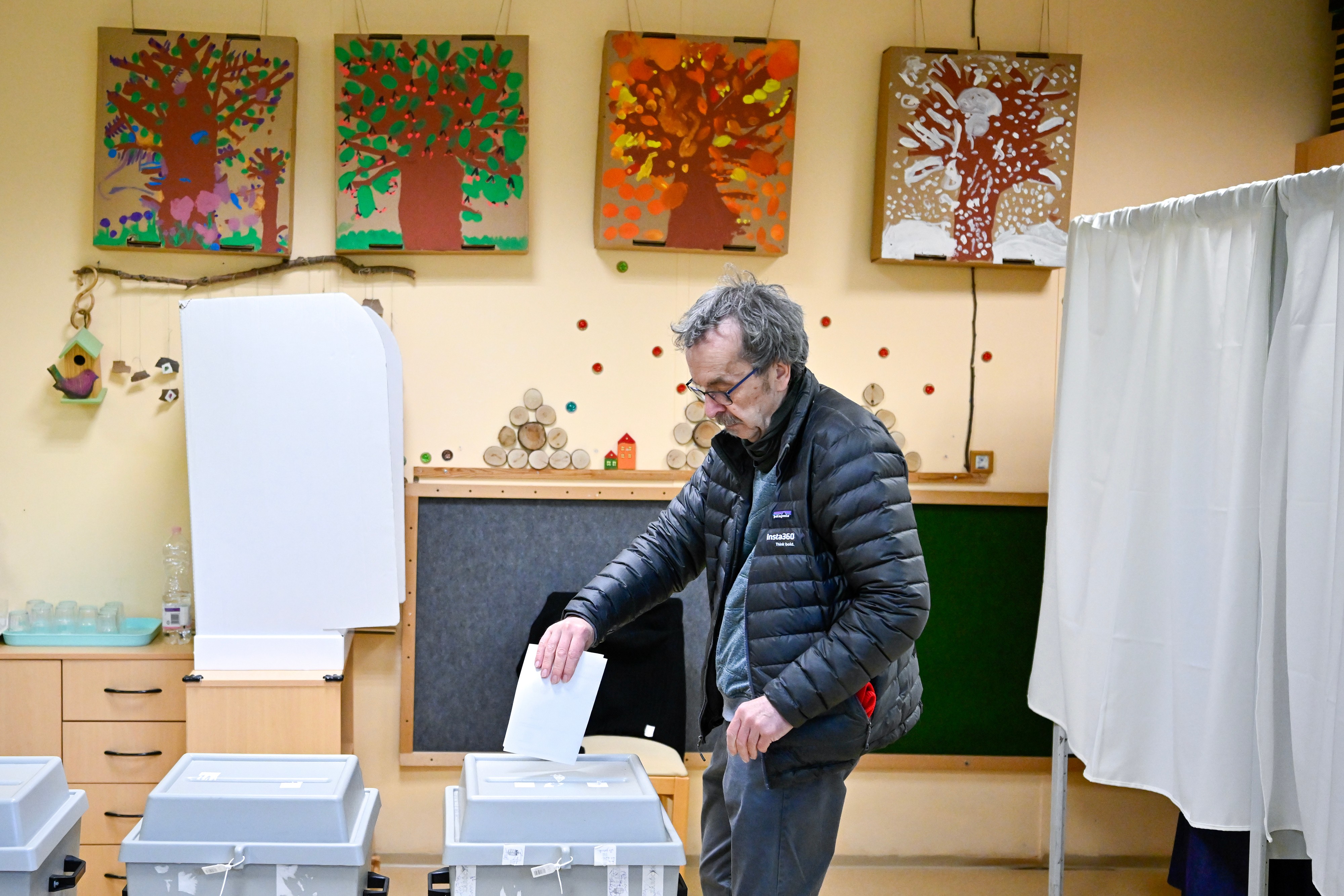 Hungria vai às urnas em eleição crucial que pode derrubar Orbán