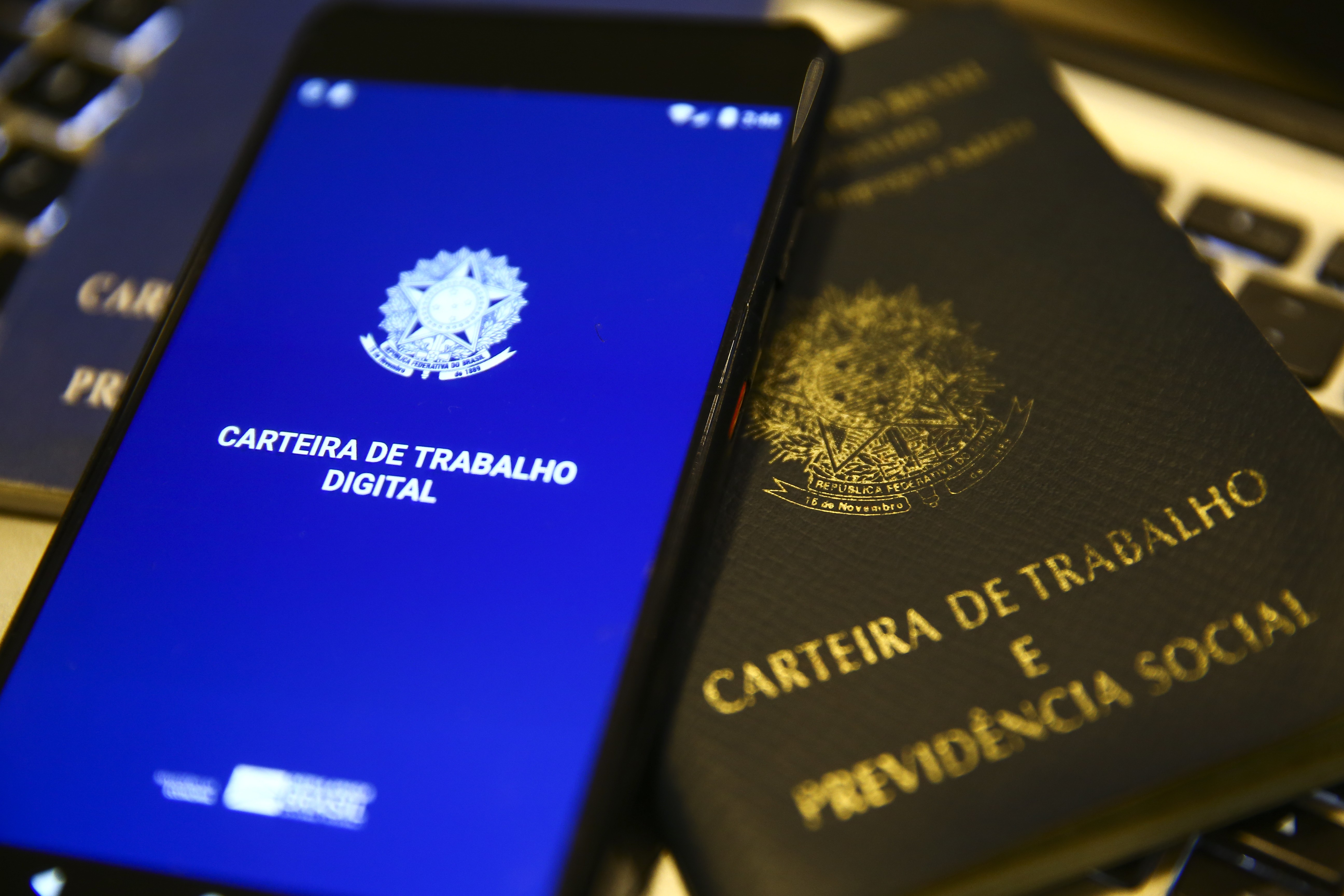 Com a cabeça no feriado? Veja as regras para quem trabalha no Dia de Tiradentes